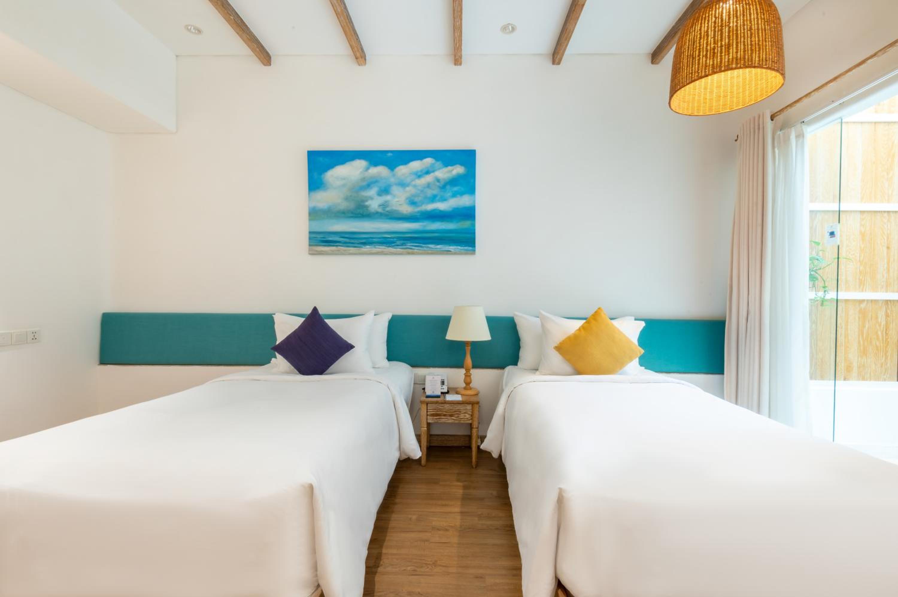 Superior Twin Room with No Window