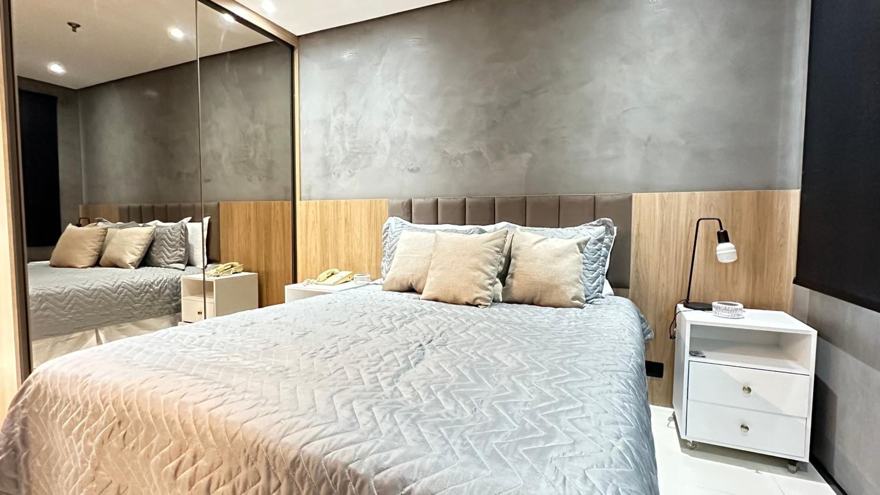 Deluxe One-Bedroom Apartment