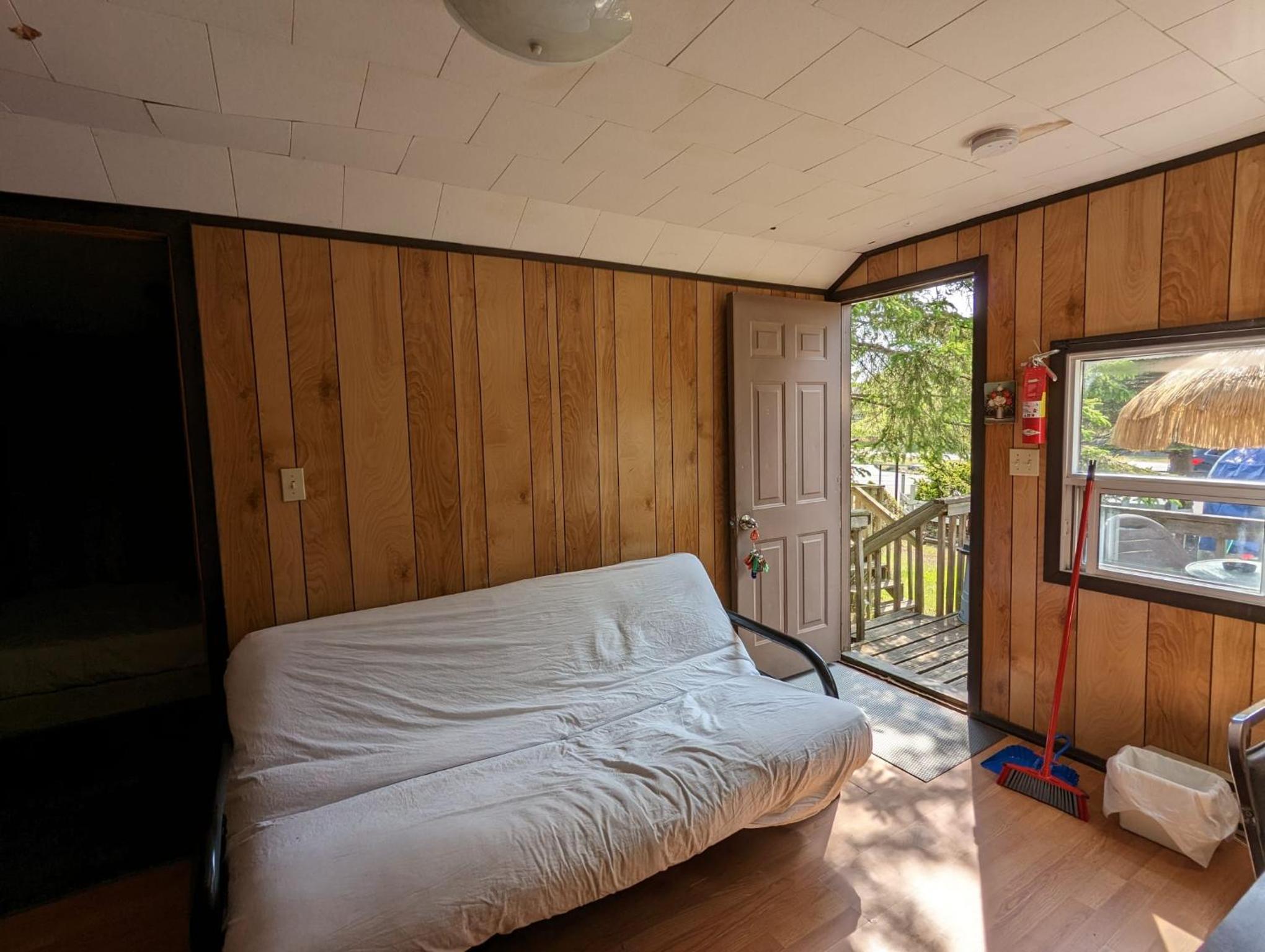 One-Bedroom House photo 1