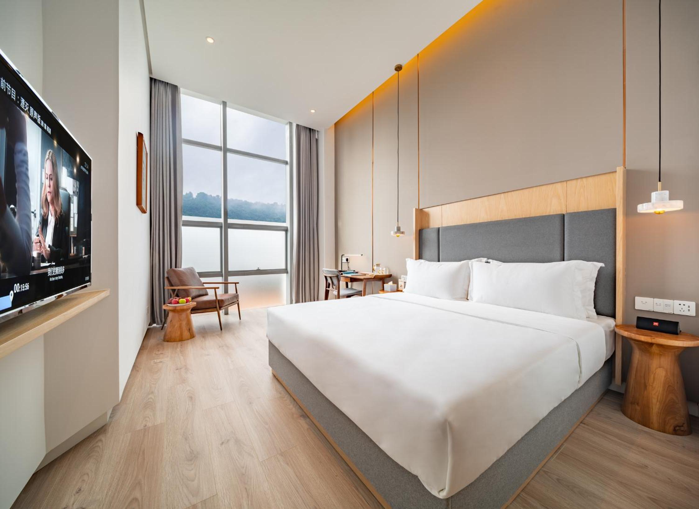 Deluxe Double Room (2 Adults + 1 Child) photo 1