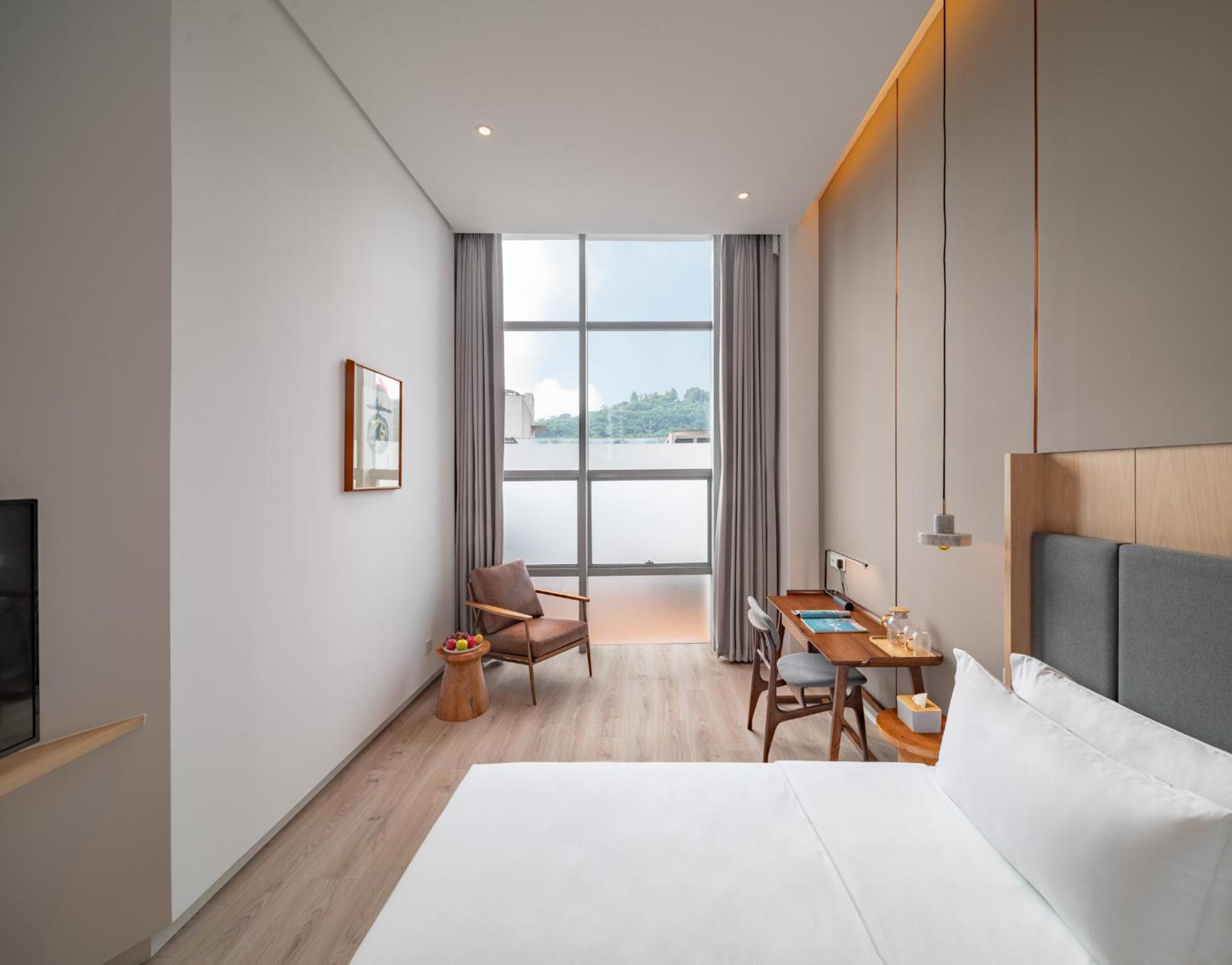Deluxe Double Room (2 Adults + 1 Child) photo 3