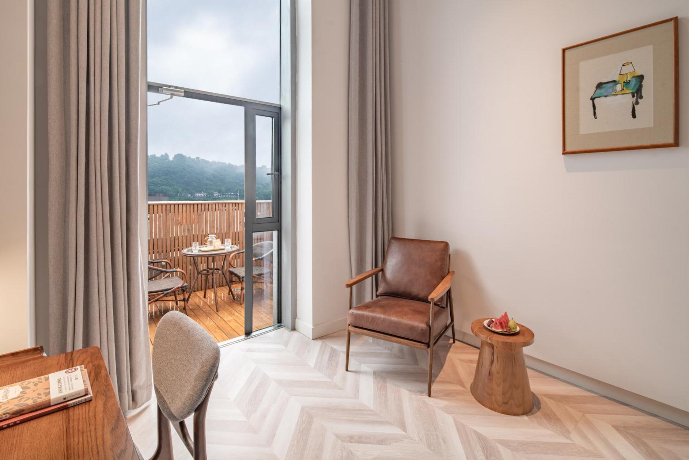 Double Room with Balcony (2 Adults + 1 Child) photo 3
