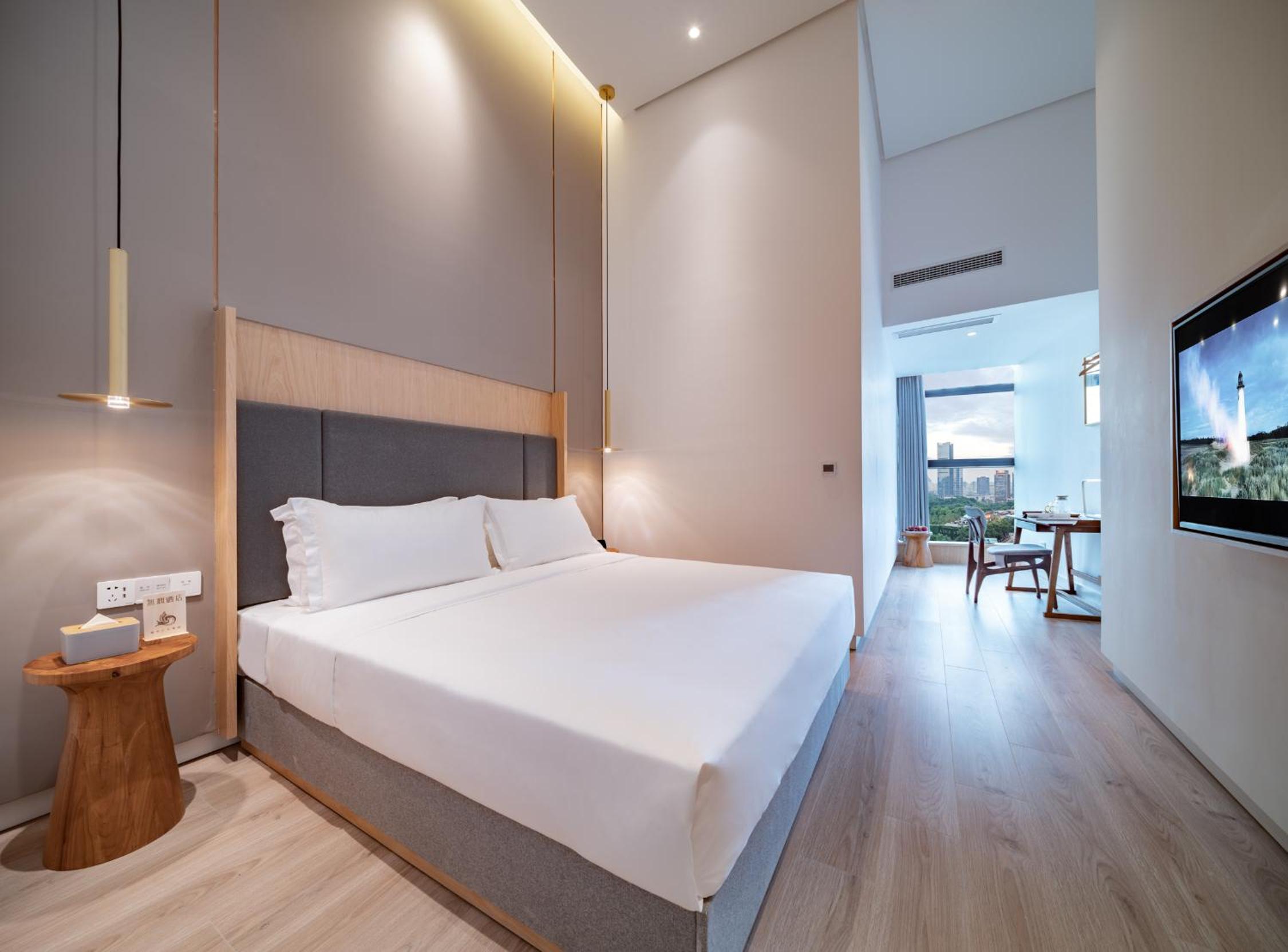Deluxe Double Room (2 Adults + 1 Child) photo 2