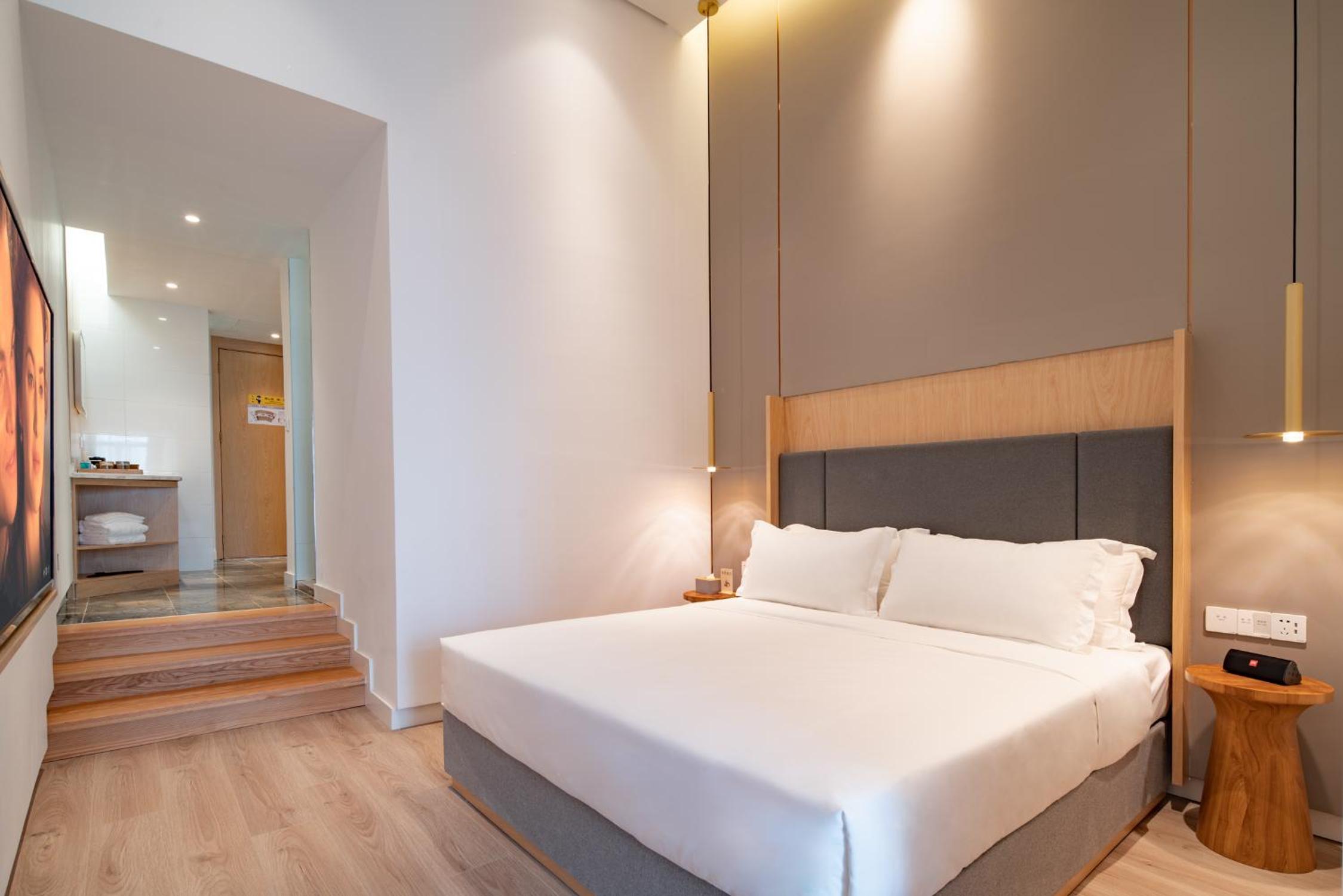 Deluxe Double Room (2 Adults + 1 Child) photo 1