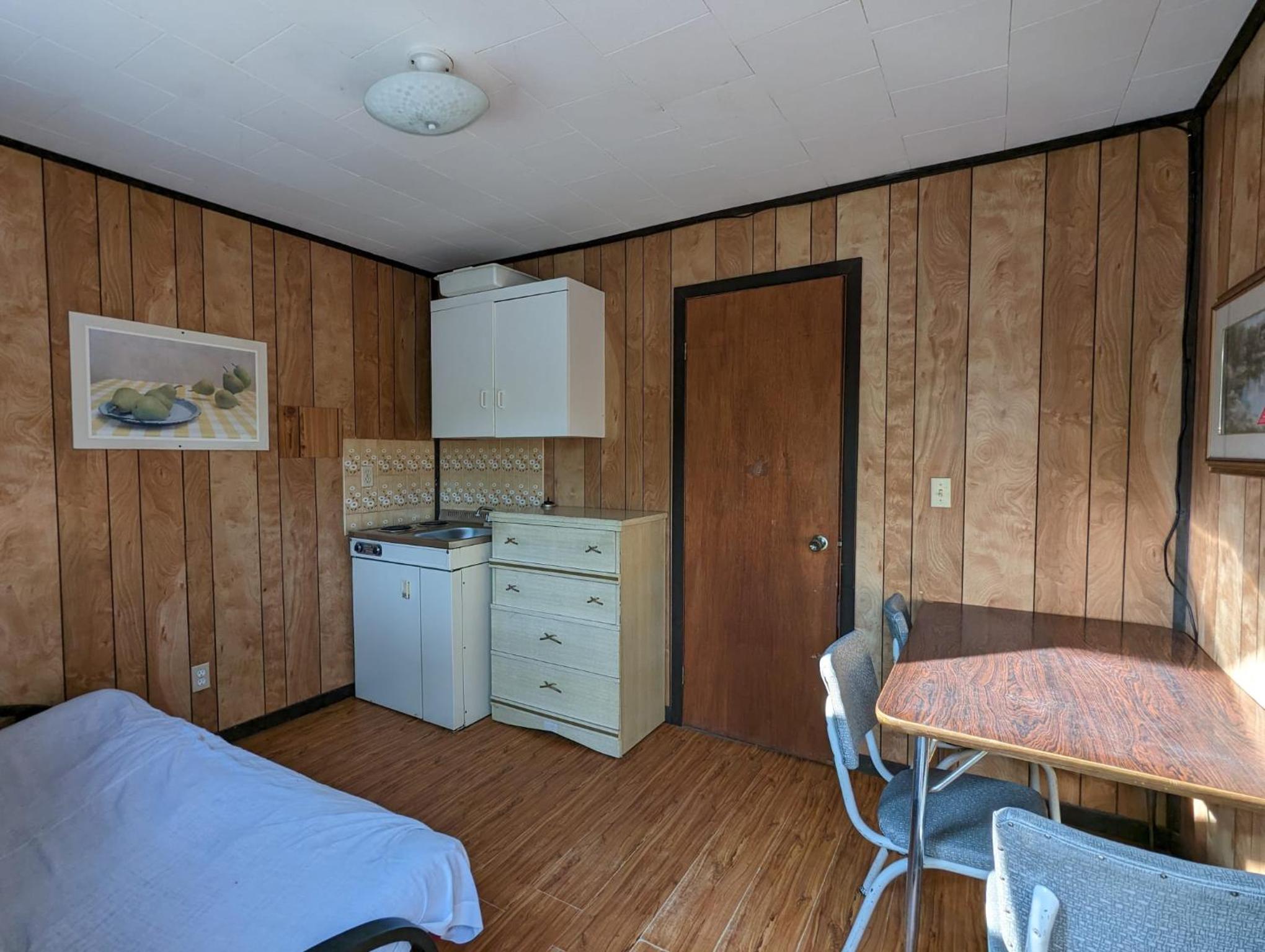 One-Bedroom House photo 1