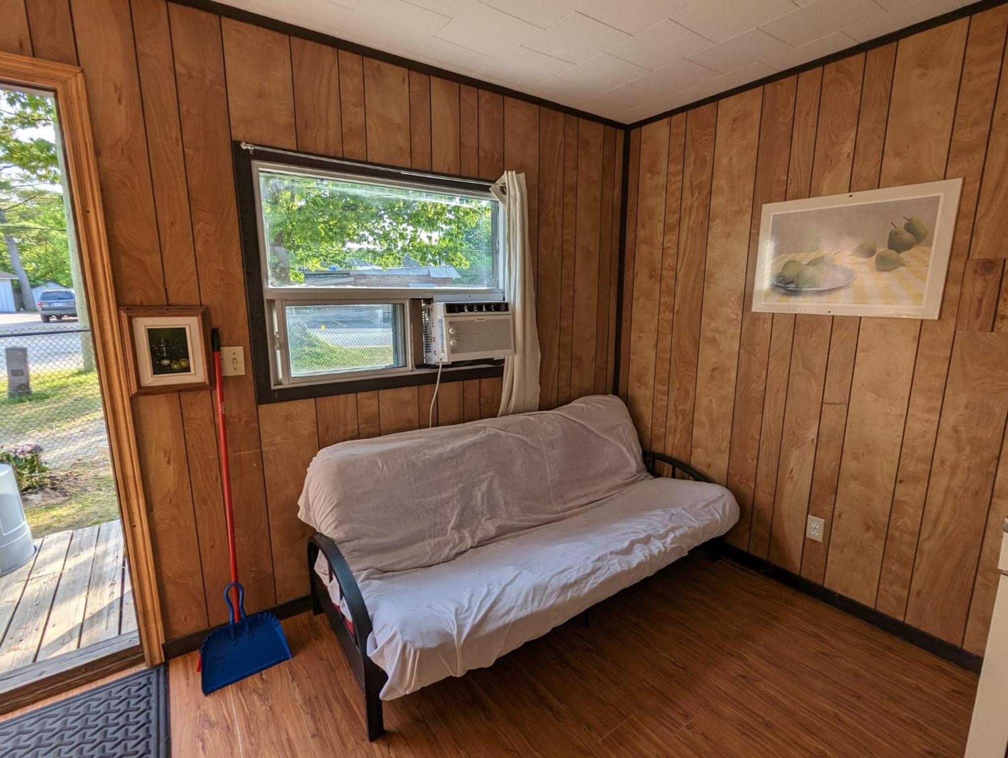 One-Bedroom House photo 3
