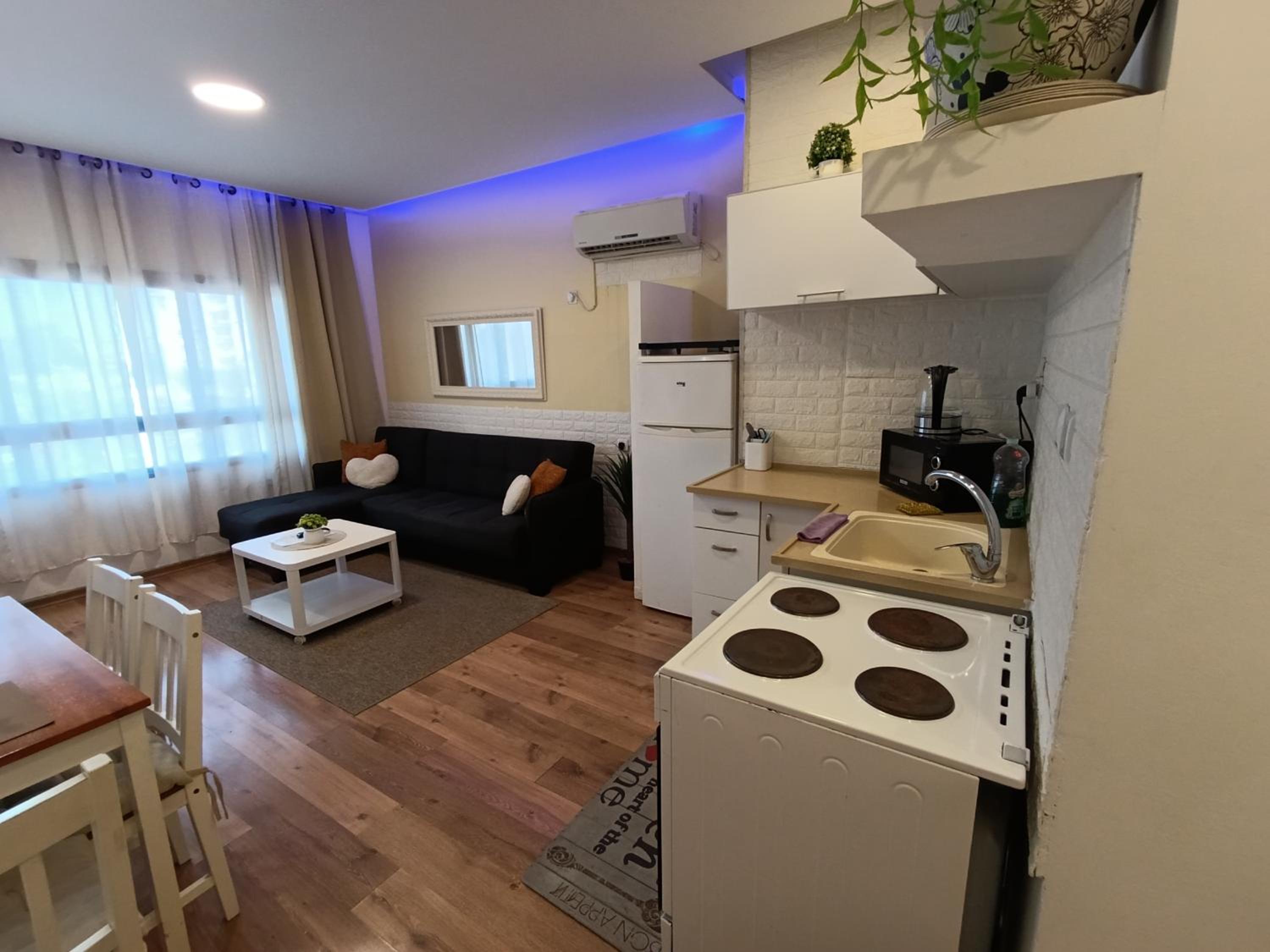 One-Bedroom Apartment - Photo 6