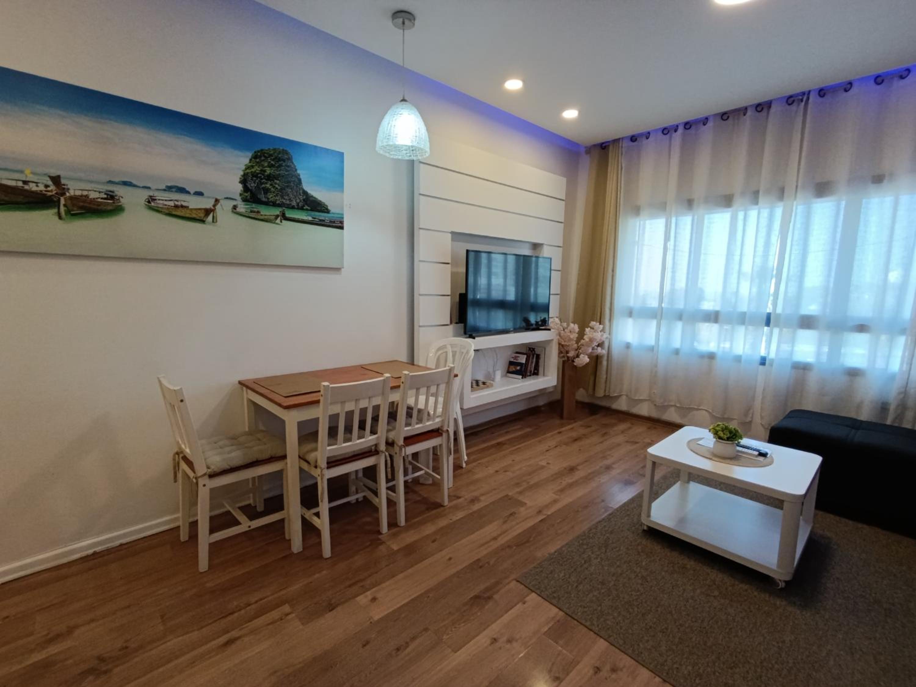 One-Bedroom Apartment - Photo 8