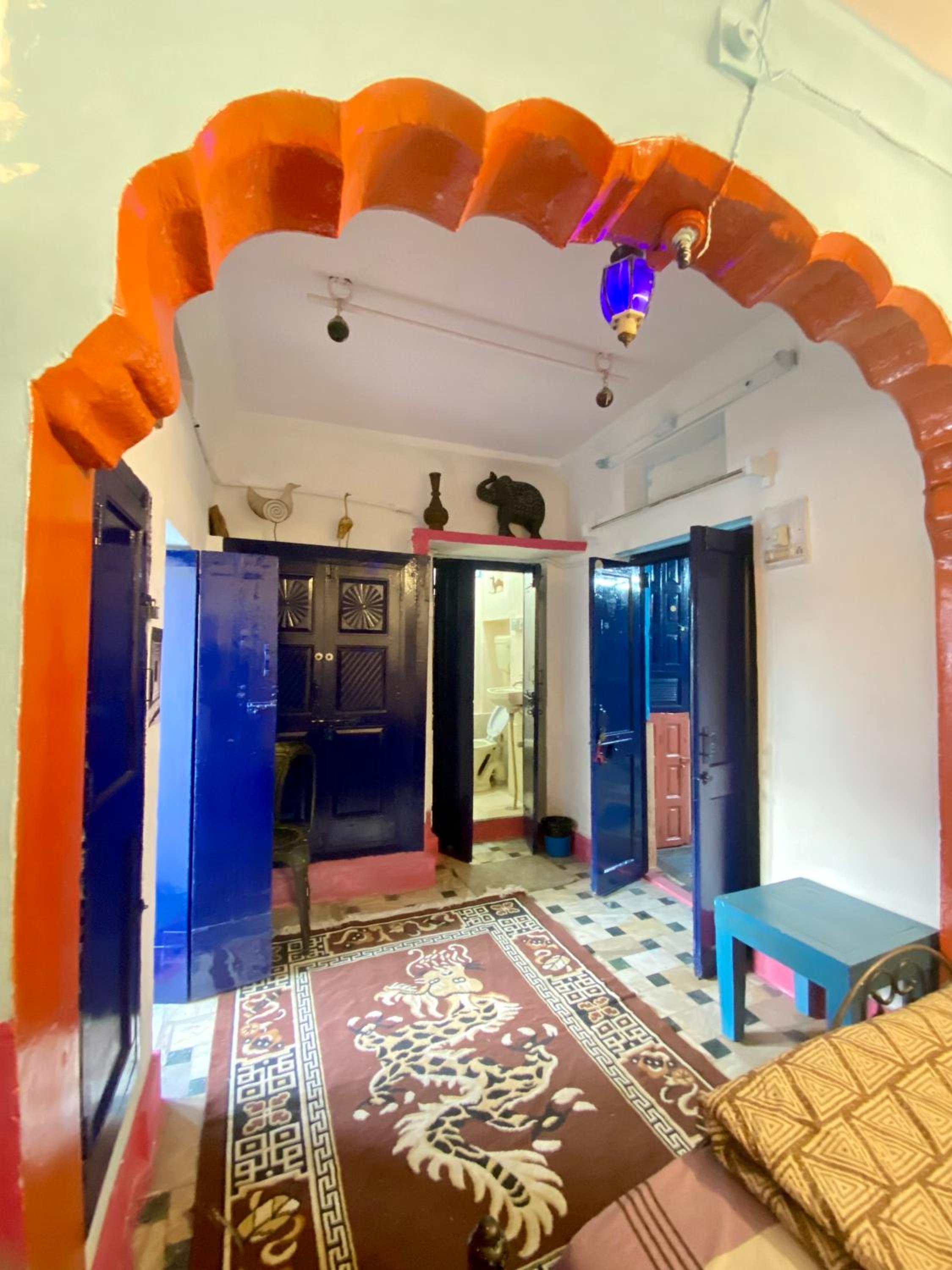 Deluxe Double Room with Balcony - Photo 12