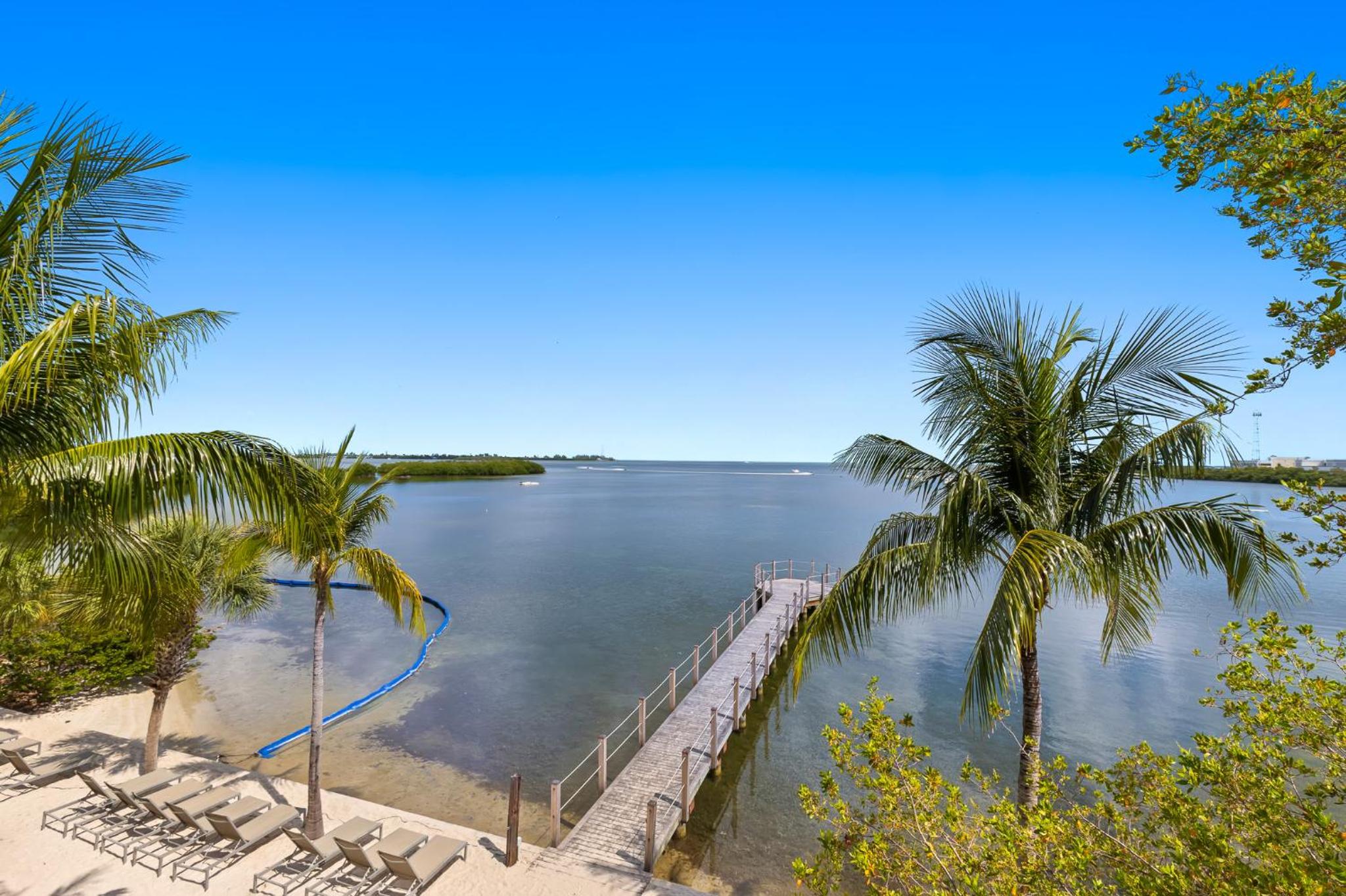 Ocean Front 2BR Residence - Photo 8