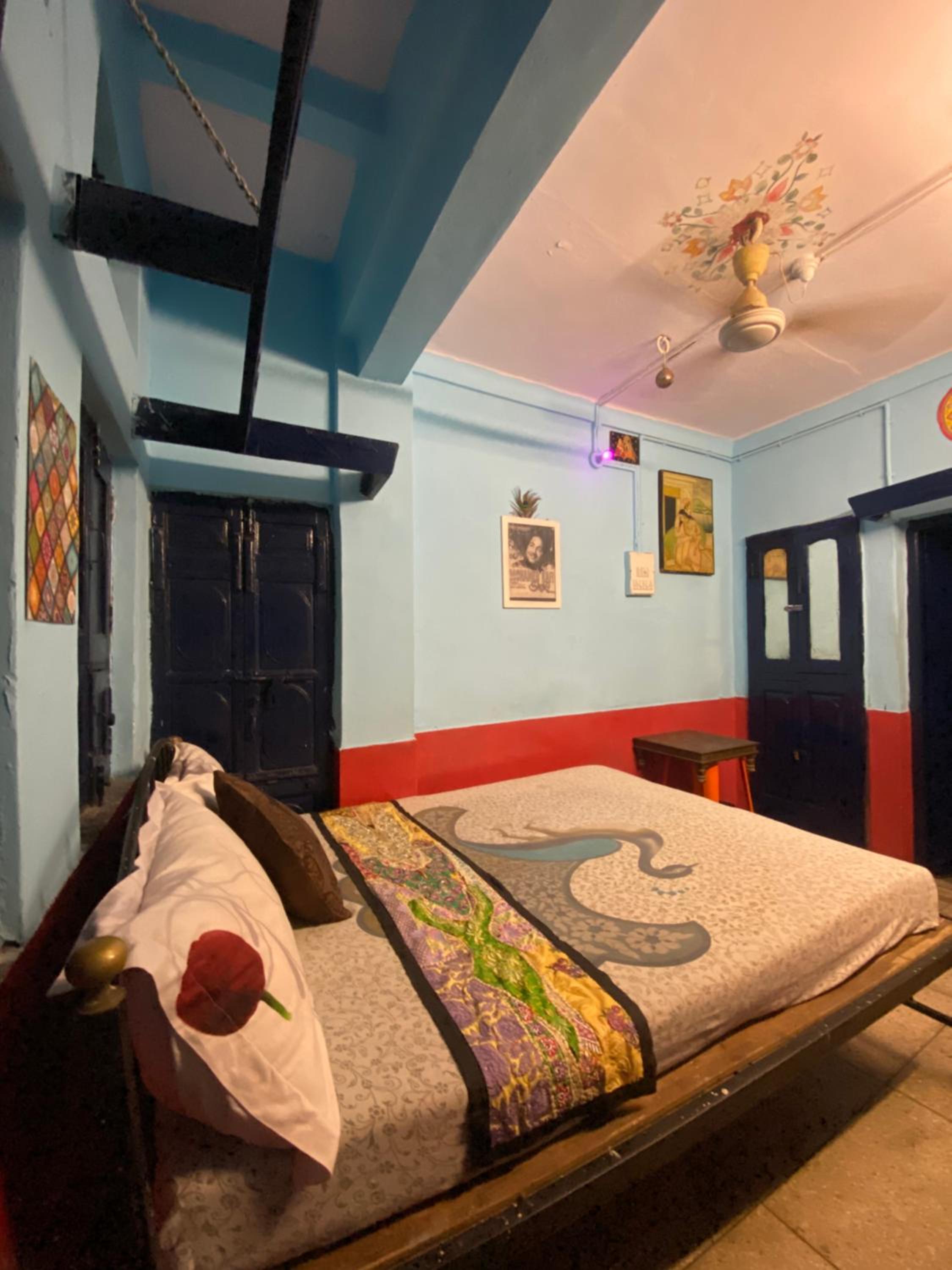 Deluxe Double Room with Shower - Photo 12