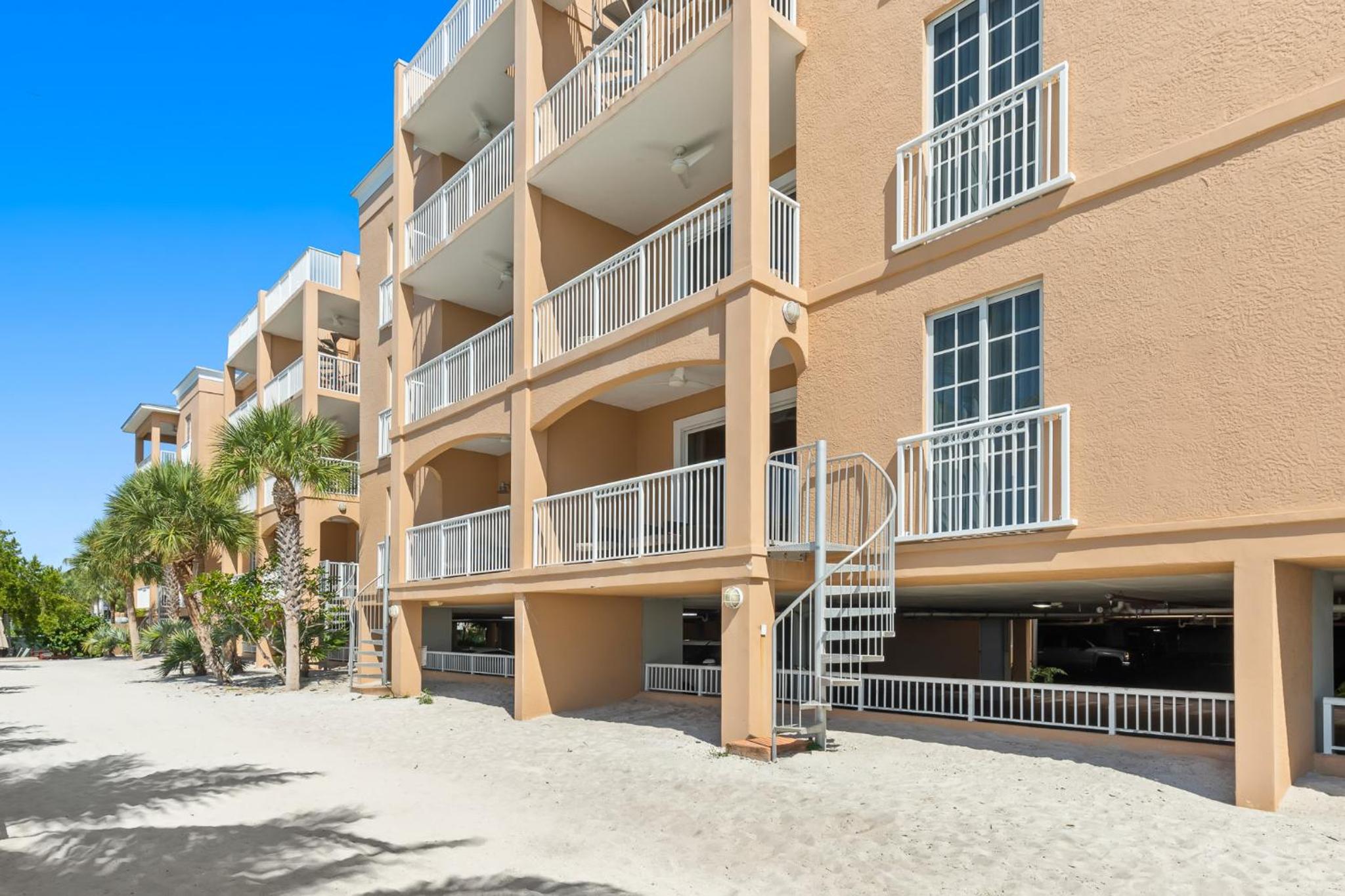 Ocean Front 1BR Suite with Direct Beach Access - Photo 2