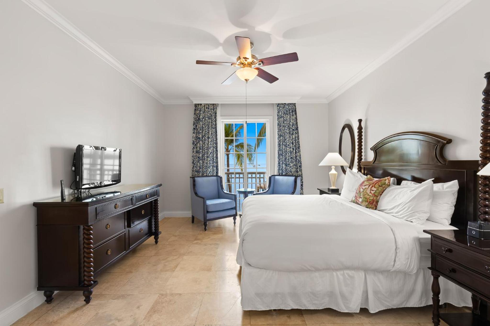 Ocean Front 1BR Suite with Direct Beach Access - Photo 11