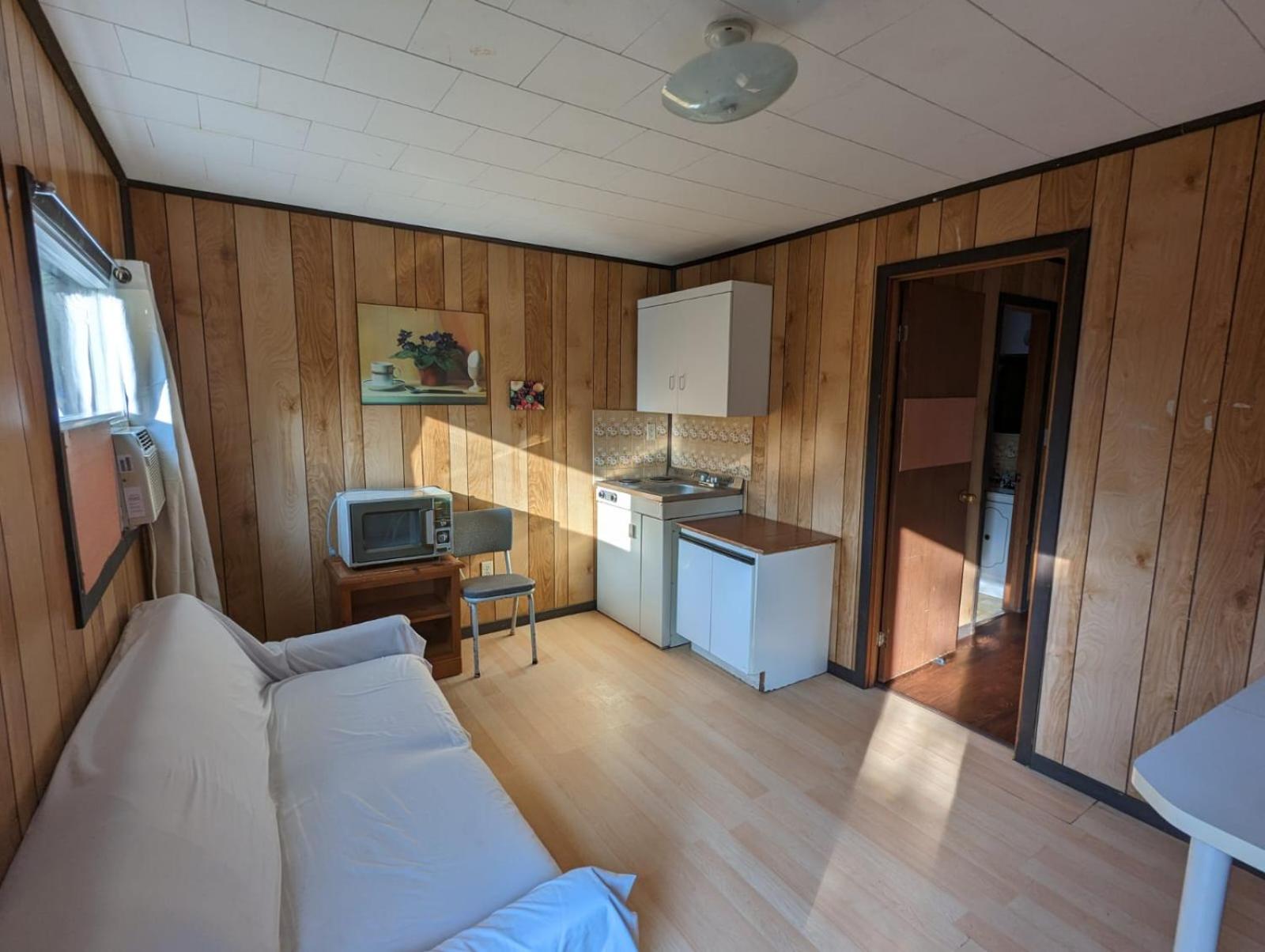One-Bedroom House photo 1