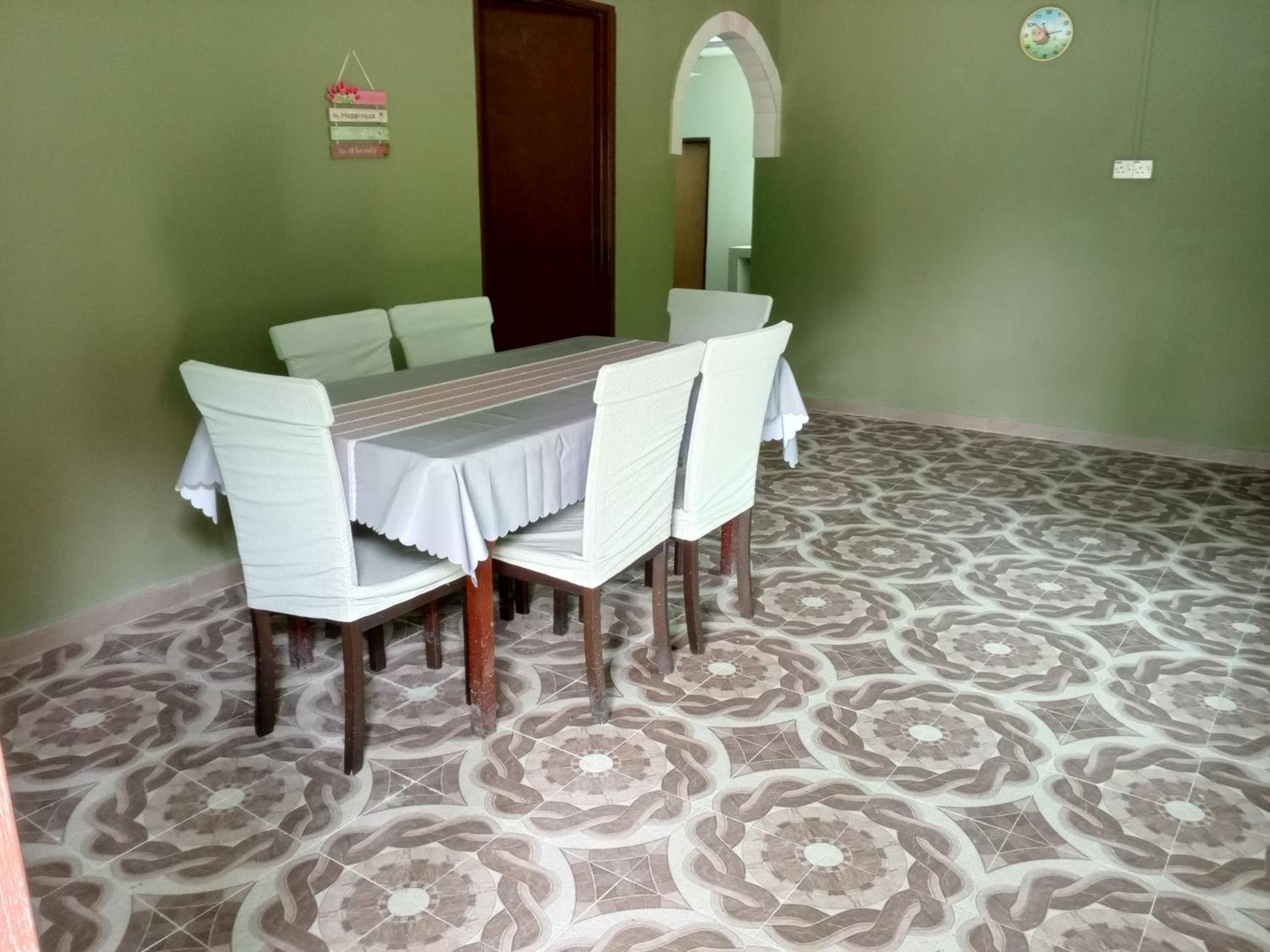 Superior Family Room photo 2