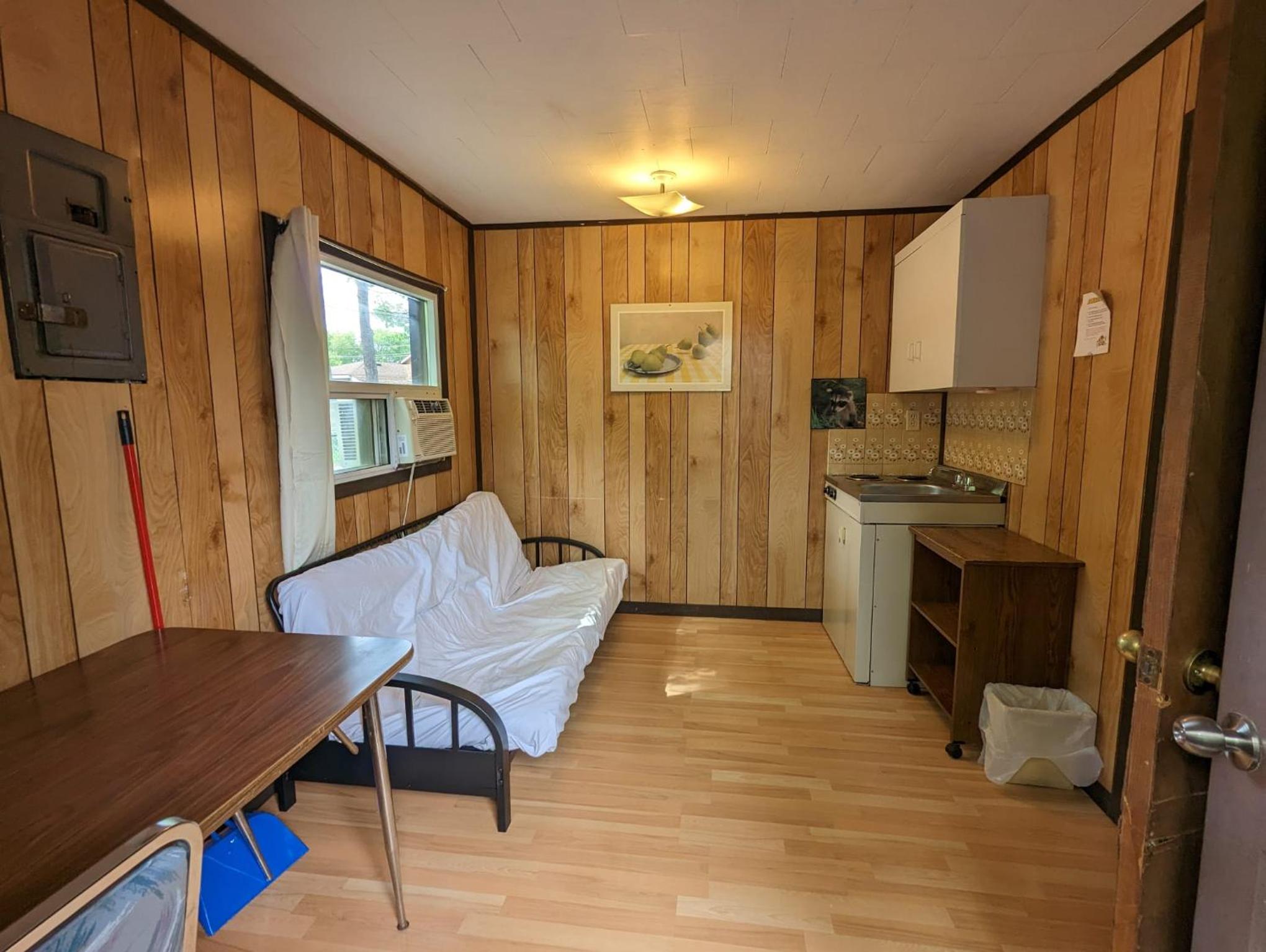 One-Bedroom House photo 2
