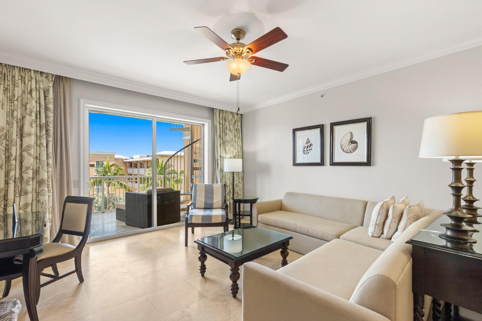 Top Floor Pool View 3br Condo With Rooftop Balcony