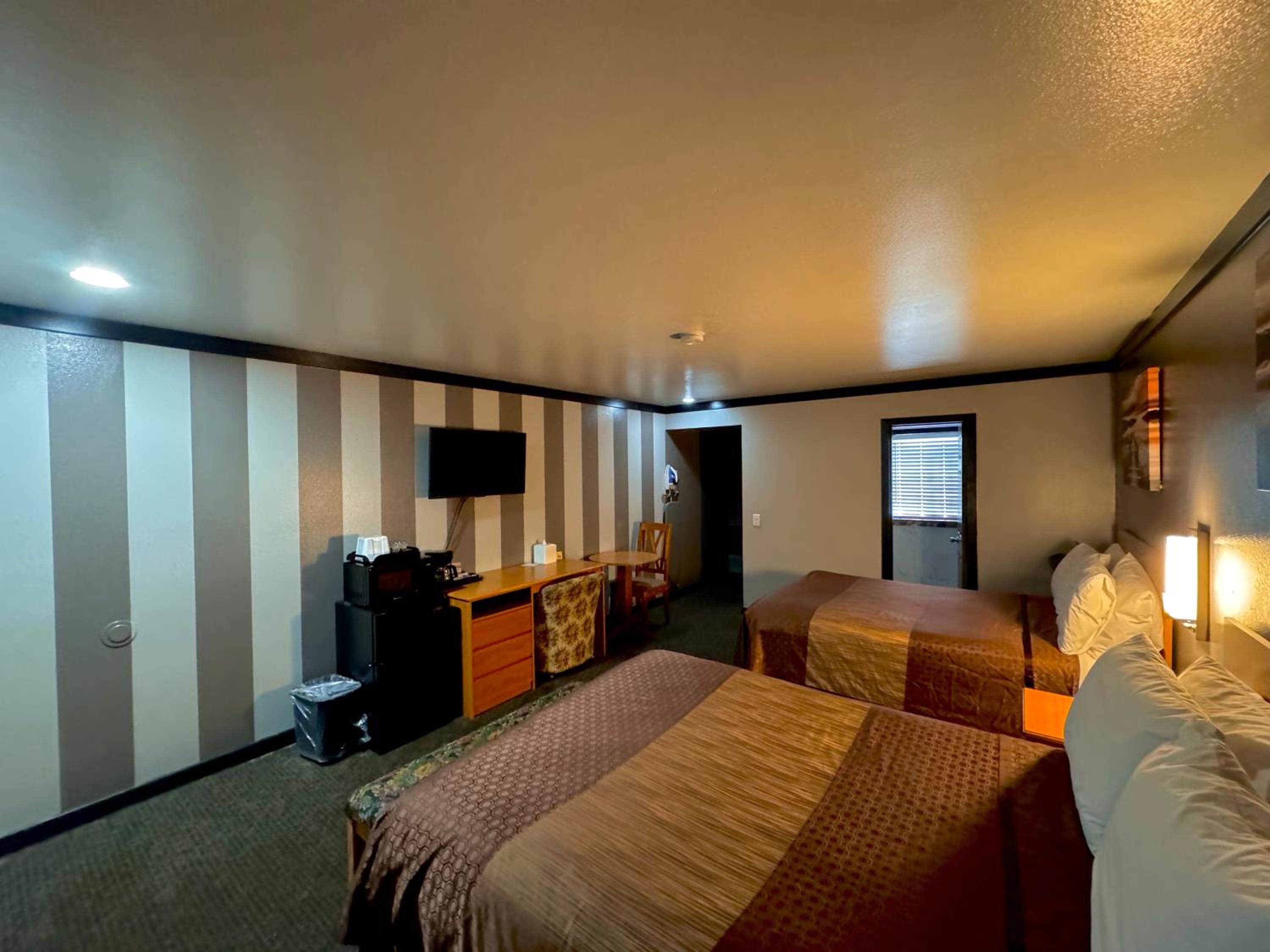 Queen Room with Two Queen Beds - Photo 1