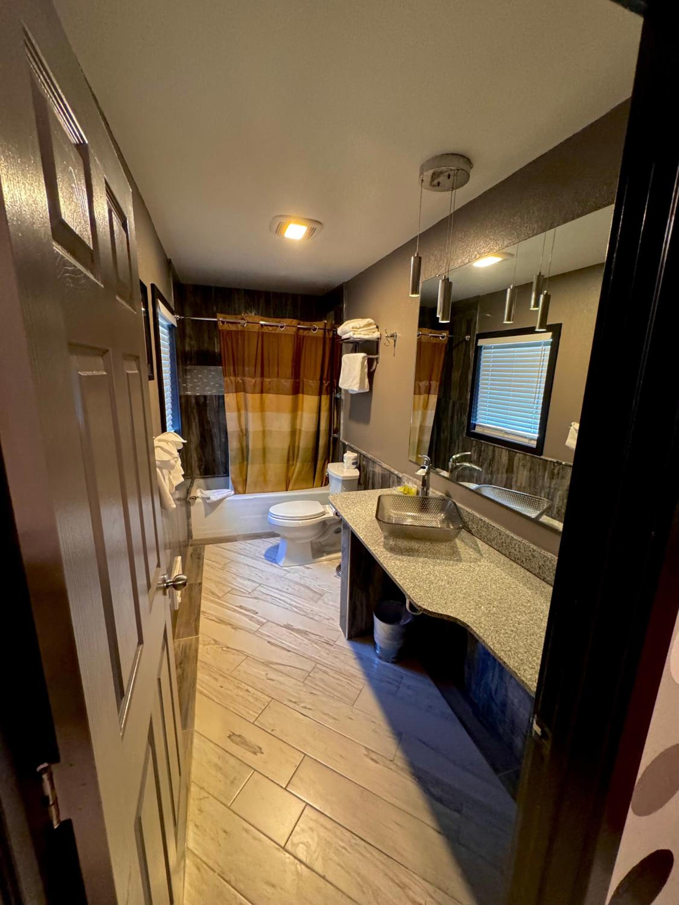 Deluxe Queen Room with Two Queen Beds - Photo 2