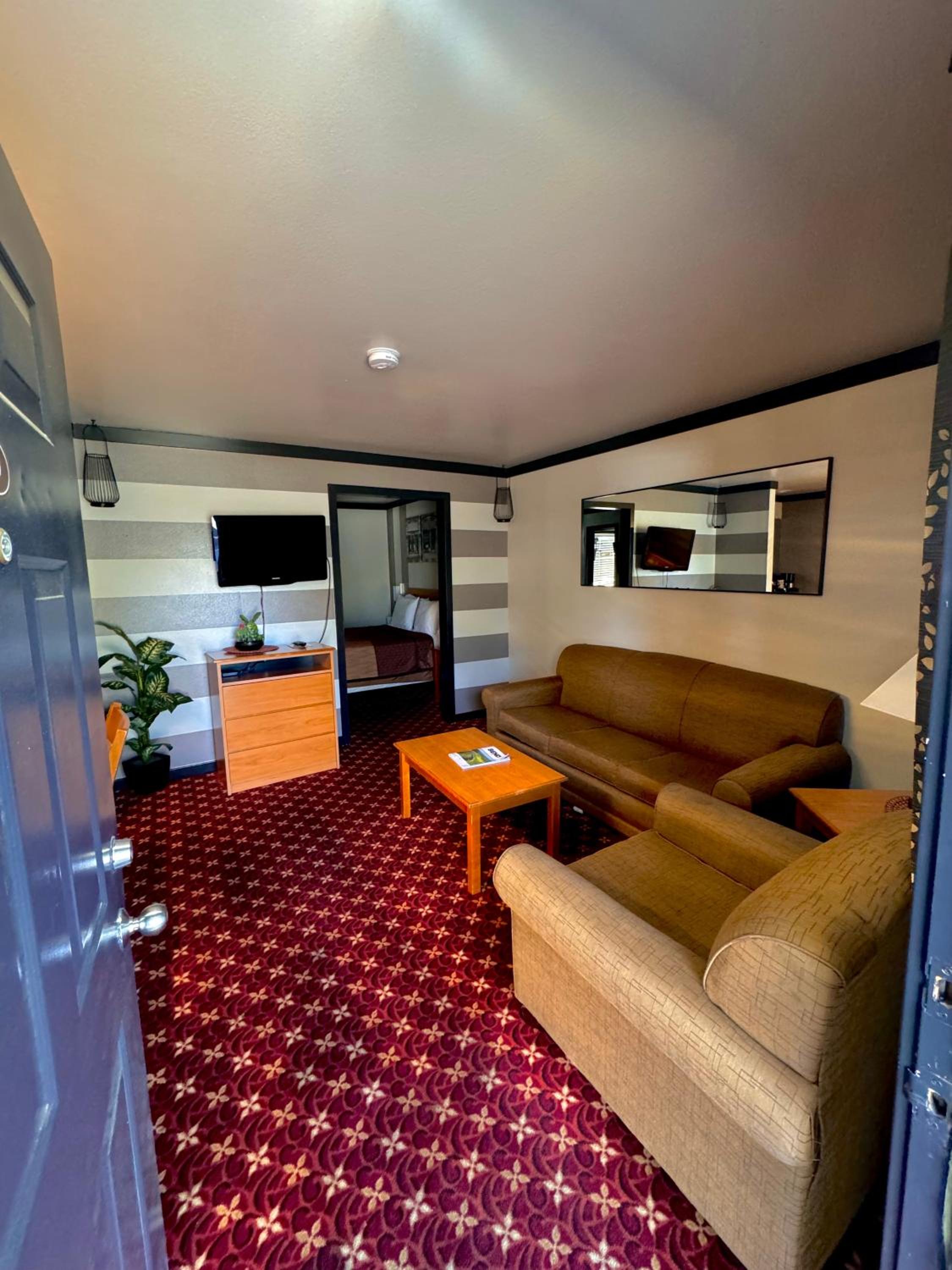 Queen Suite with Spa Bath - Photo 2