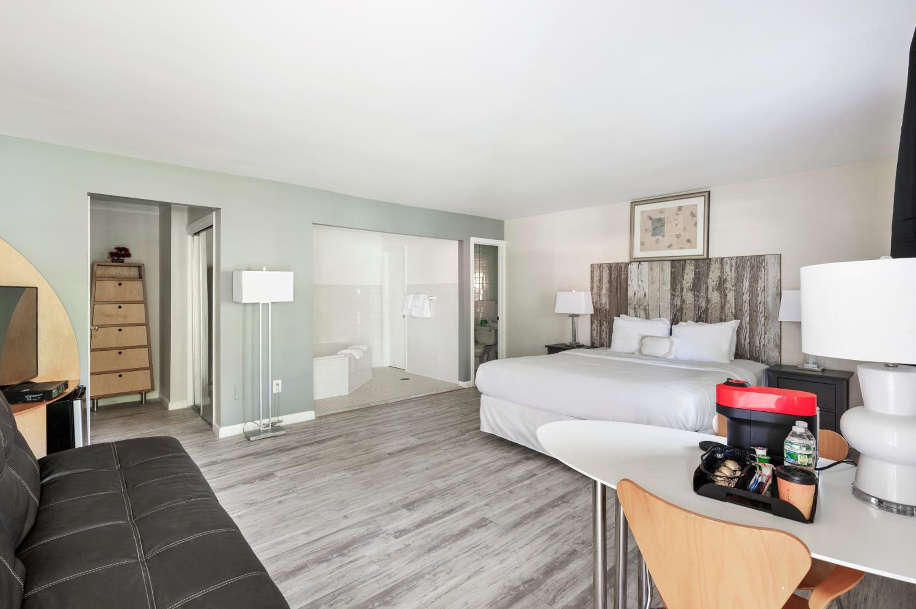 Double Room with Two Double Beds - Photo 10