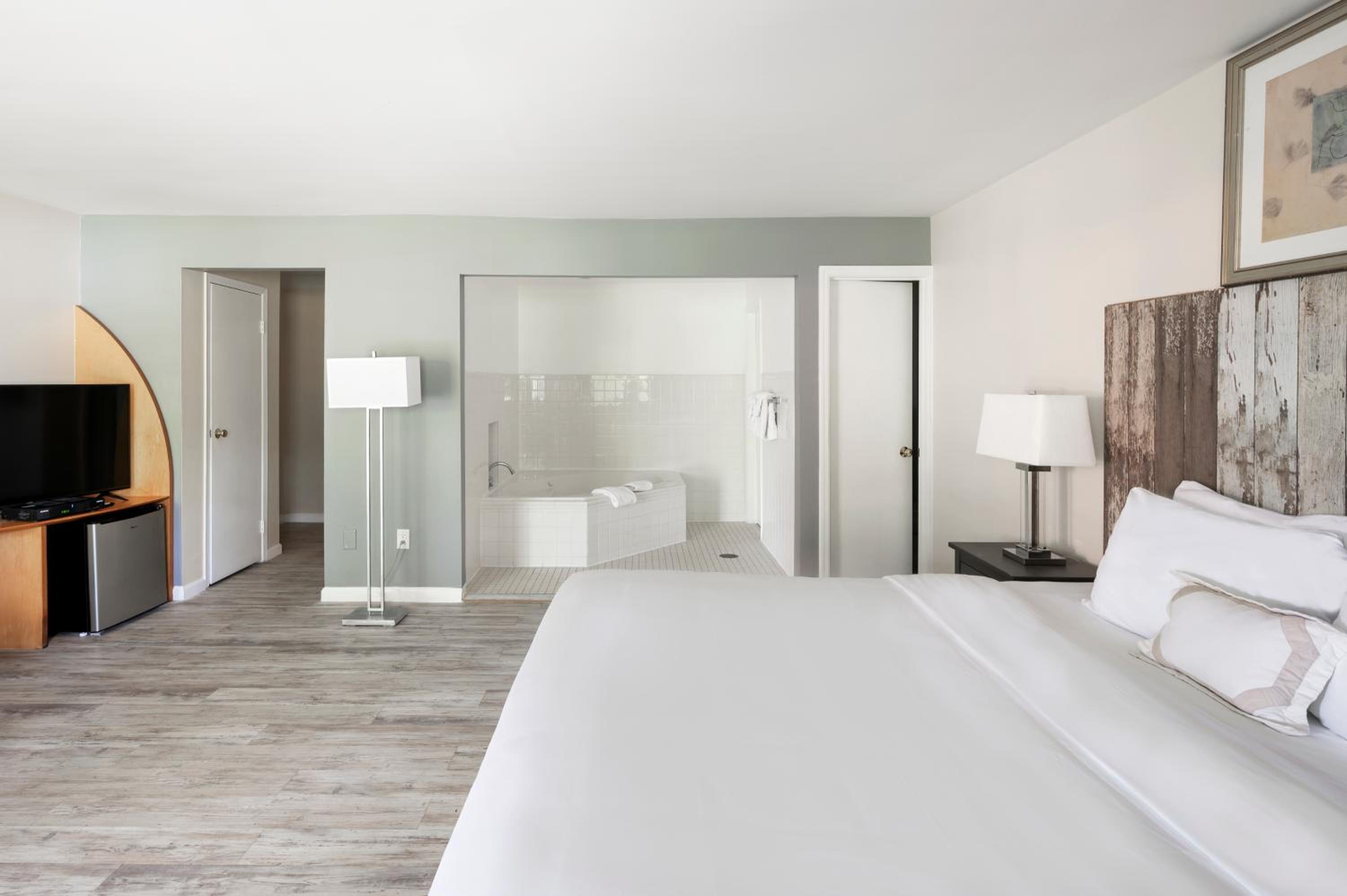Double Room with Two Double Beds - Photo 9
