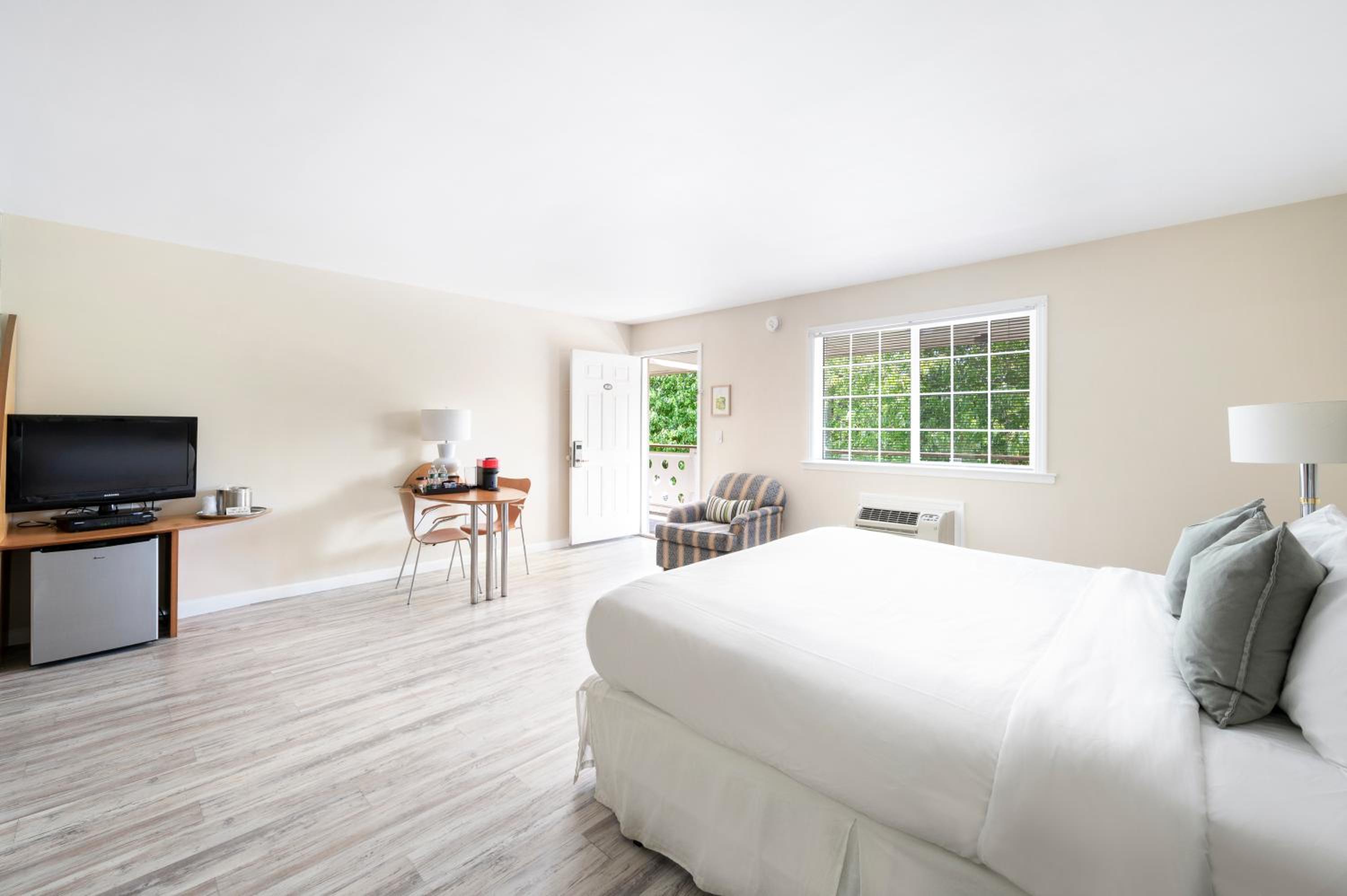 Double Room with Two Double Beds - Photo 19