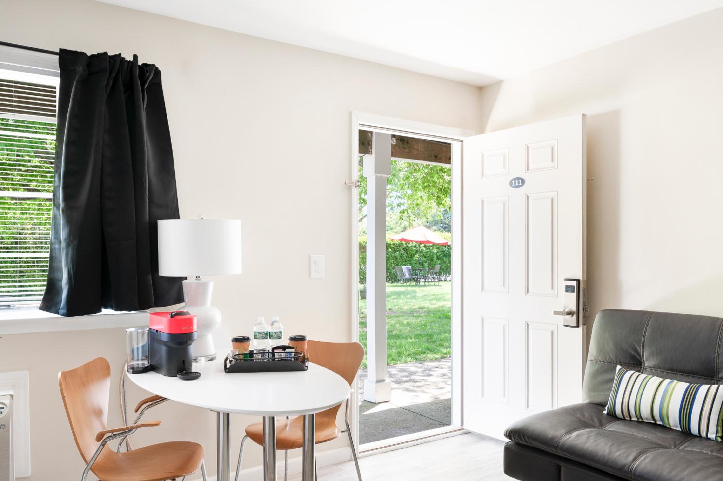 Double Room with Two Double Beds - Photo 18