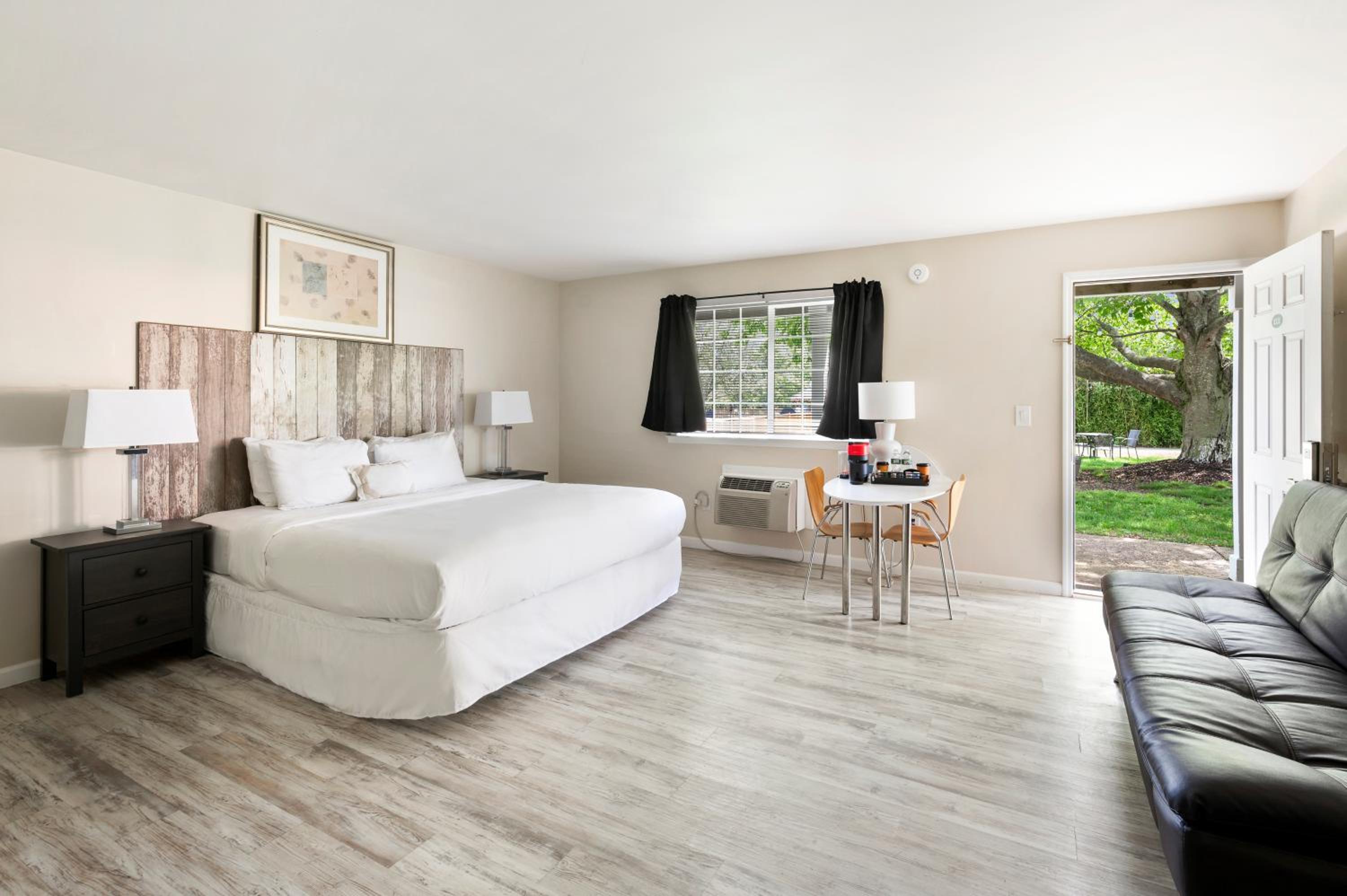 Double Room with Two Double Beds - Photo 17
