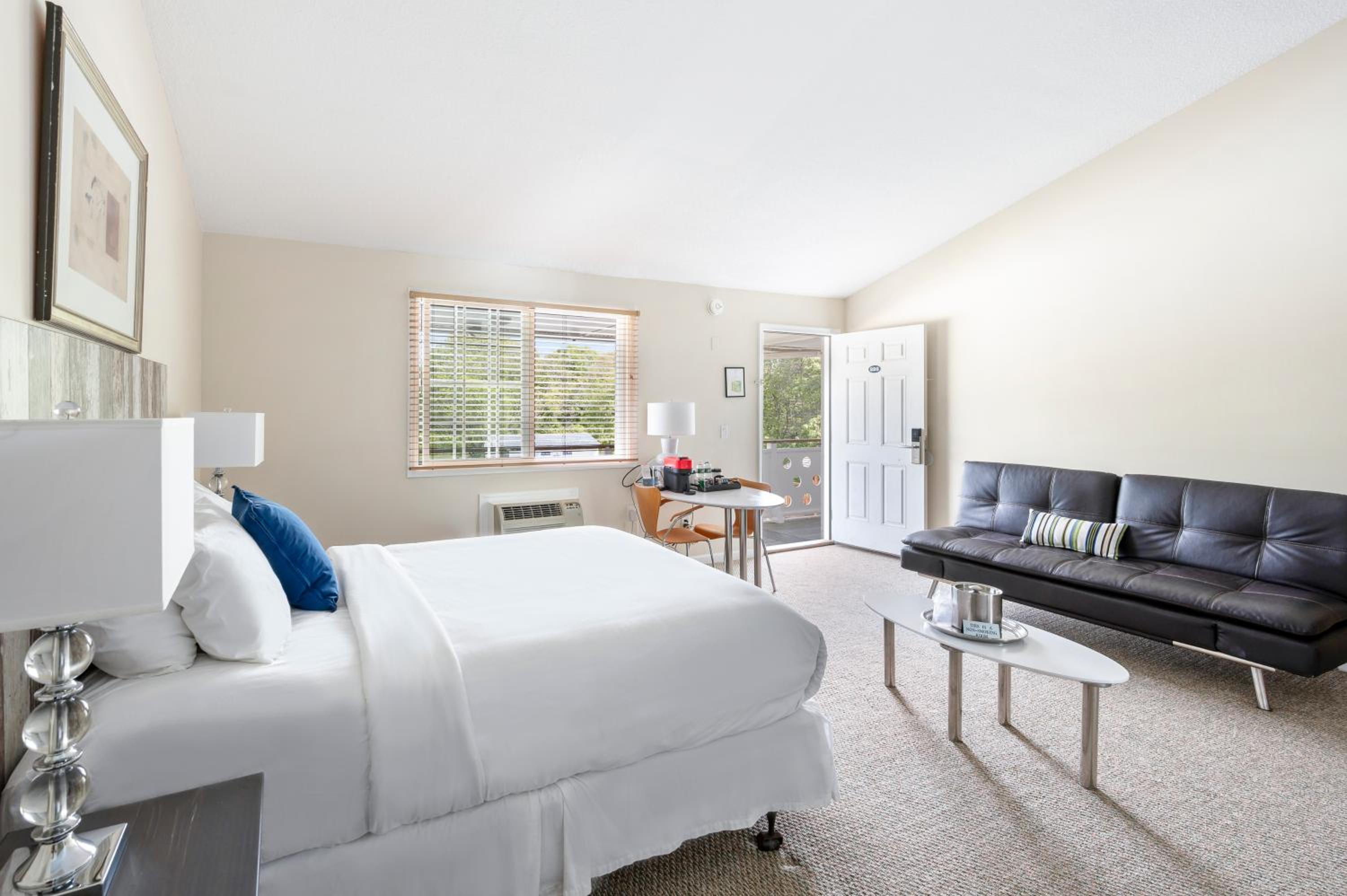 Double Room with Two Double Beds - Photo 16