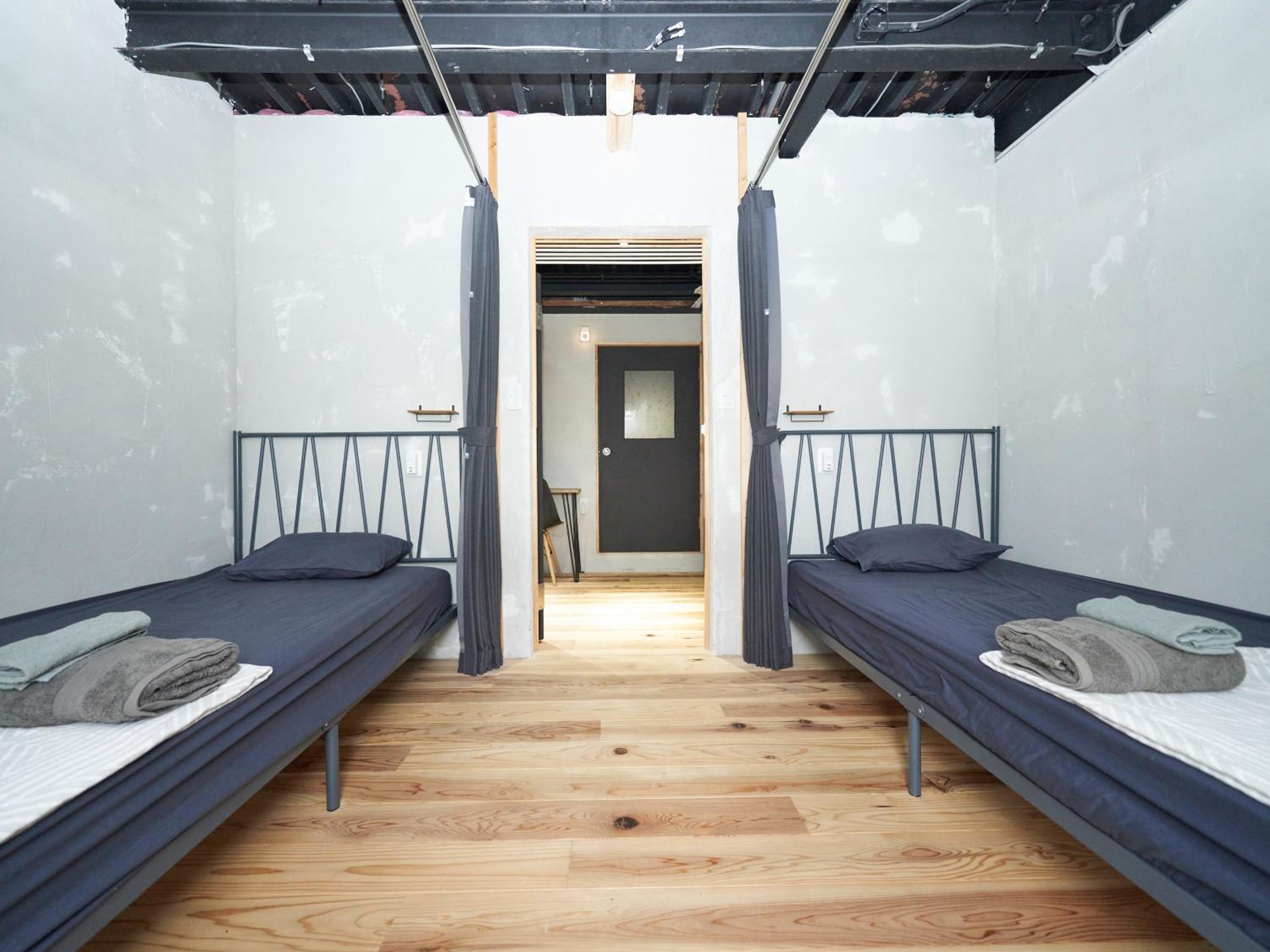 Single Bed in Mixed Dormitory Room