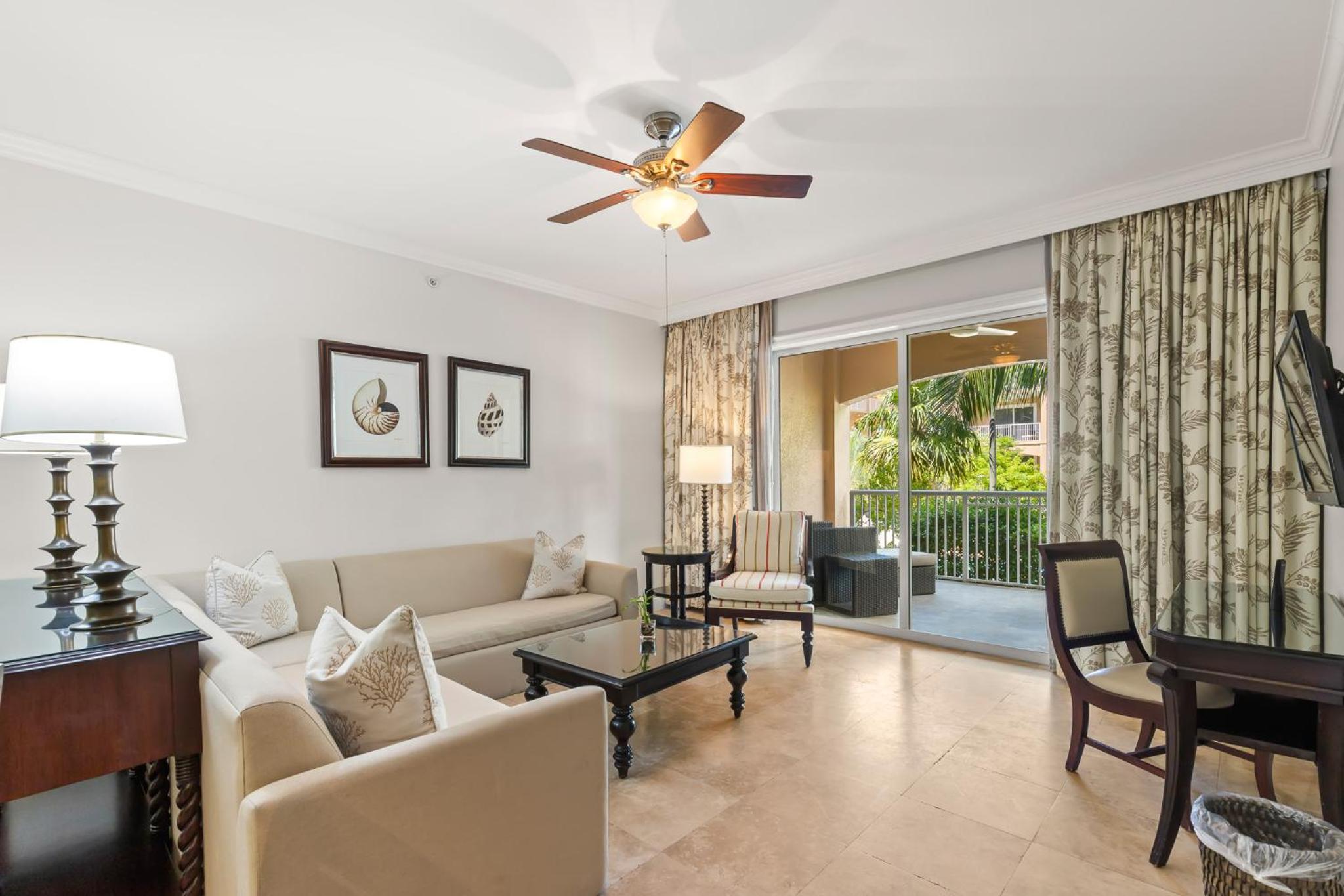 Pool View 3br Condo With Private Entrance