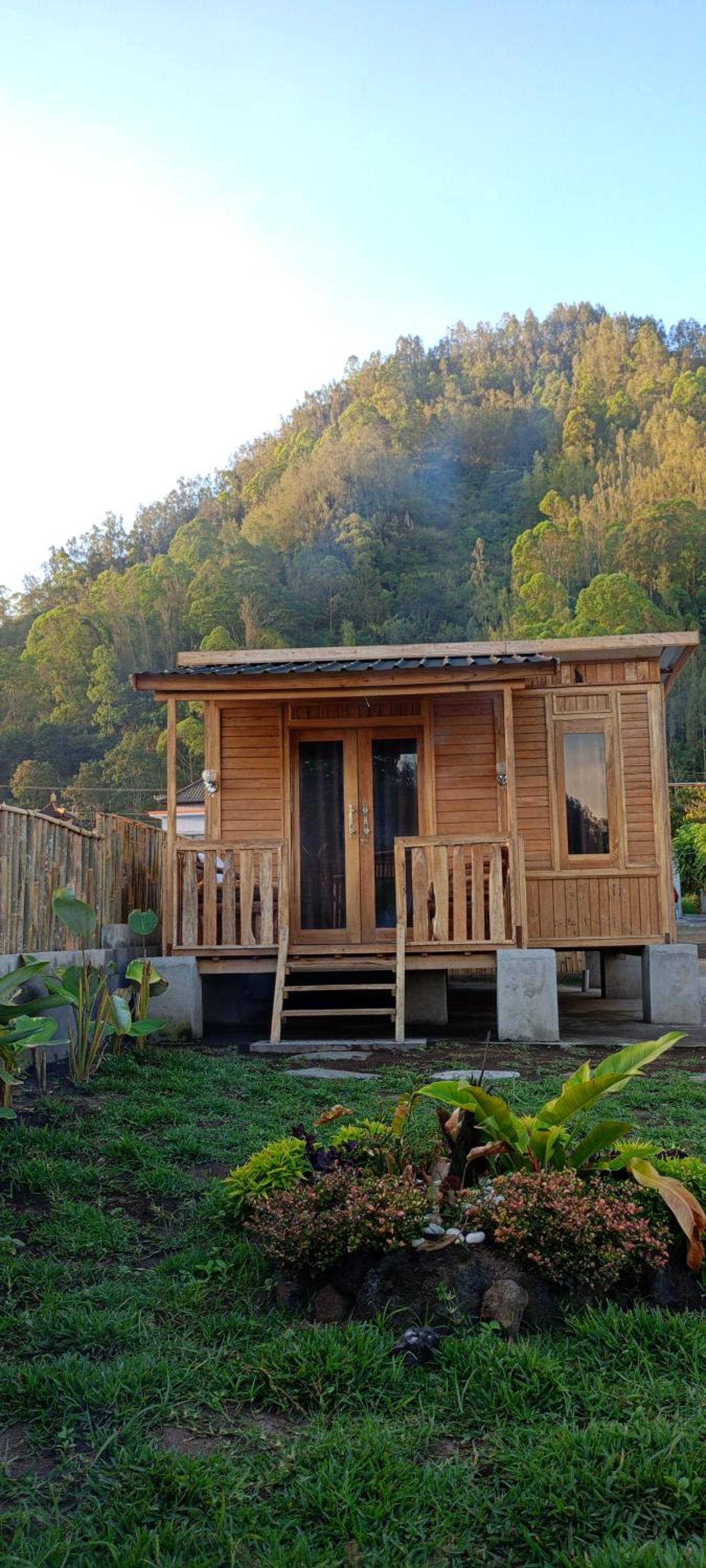 Standard Twin Room with Mountain View