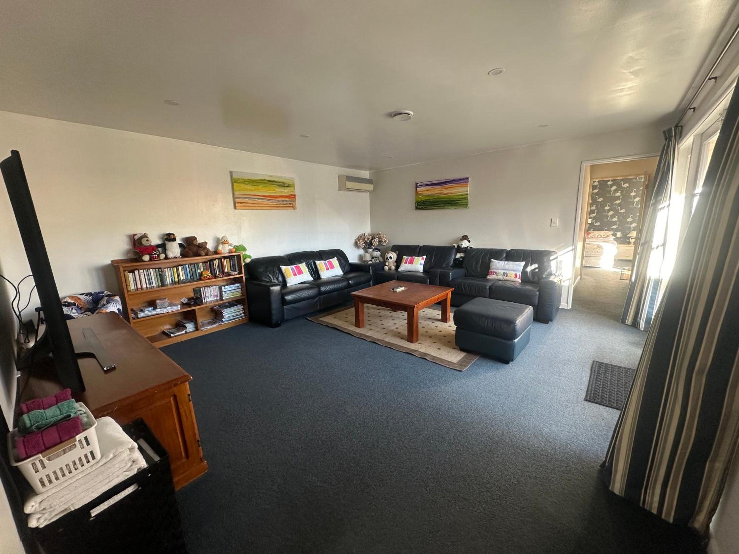 Five-Bedroom House - Photo 35