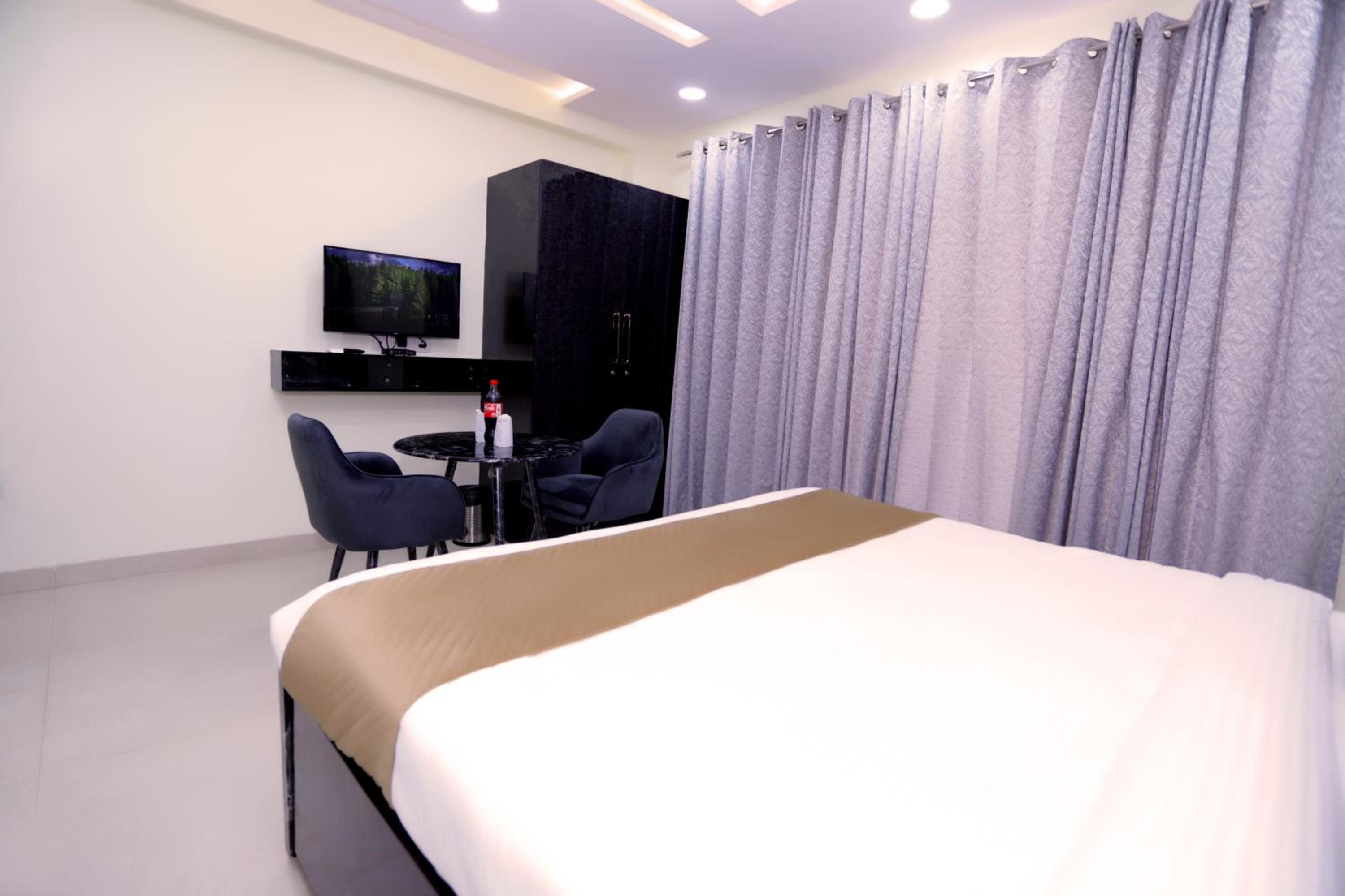 Deluxe Double Room with Balcony photo 1