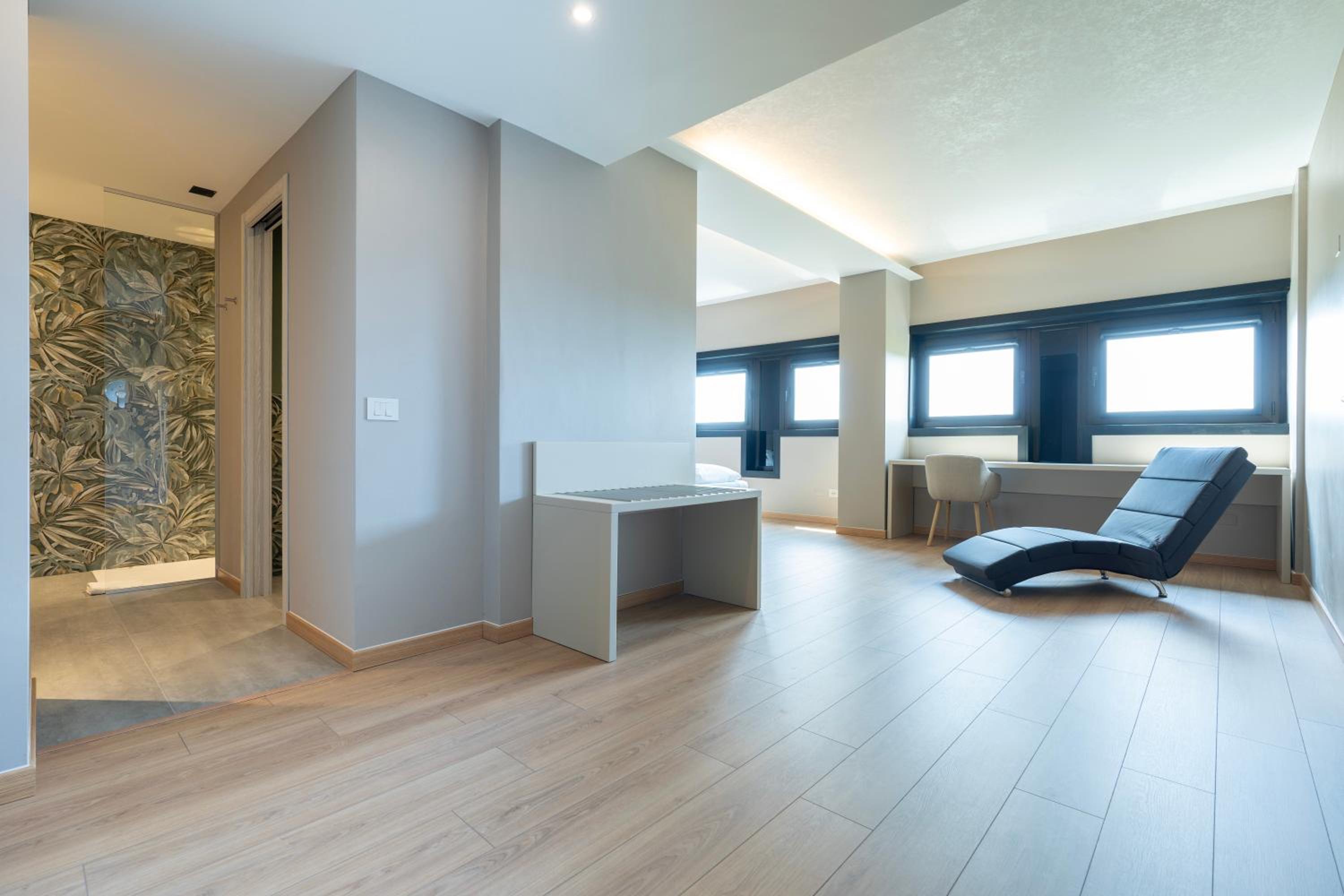 Suite - Photo 3