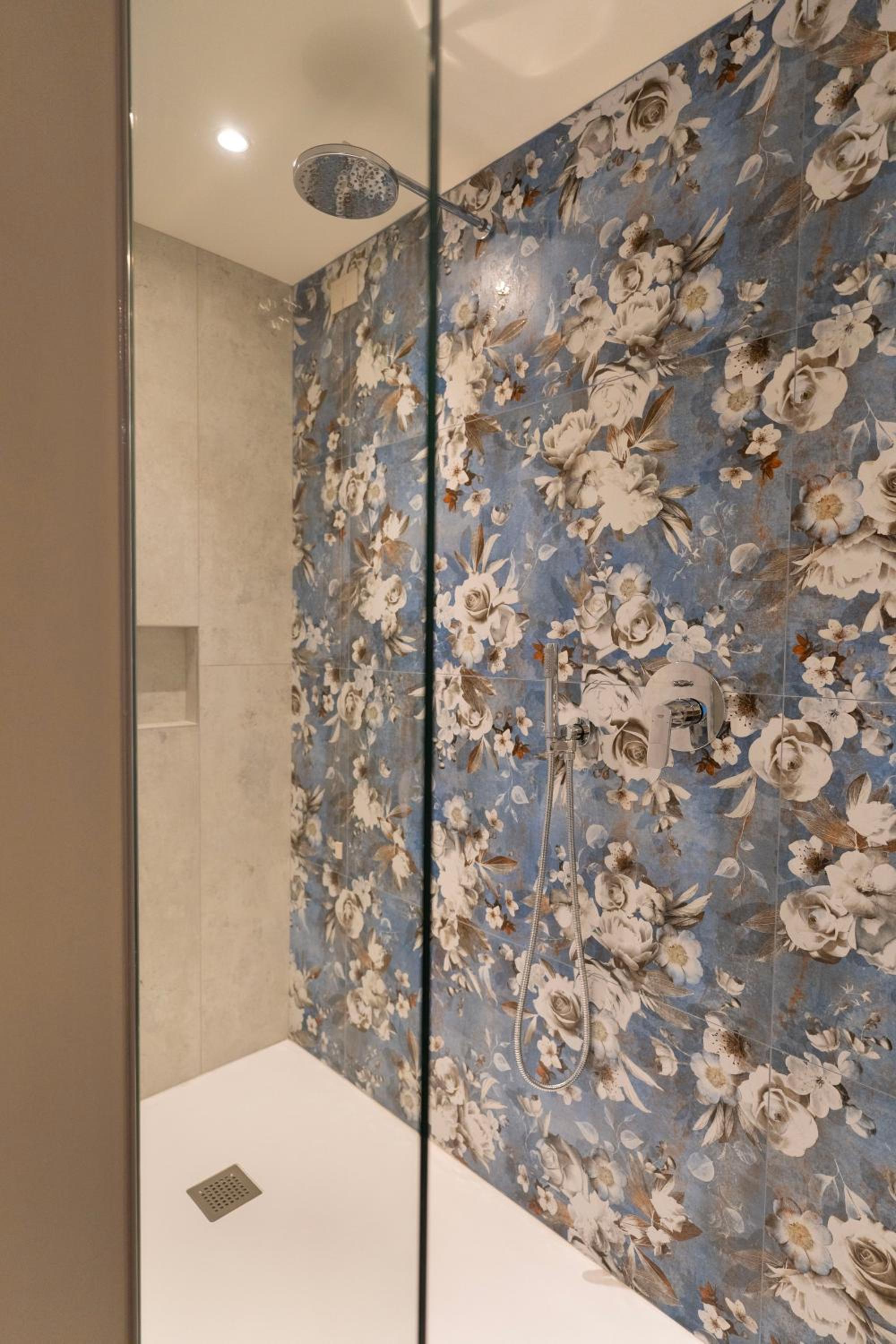 Suite - Photo 23