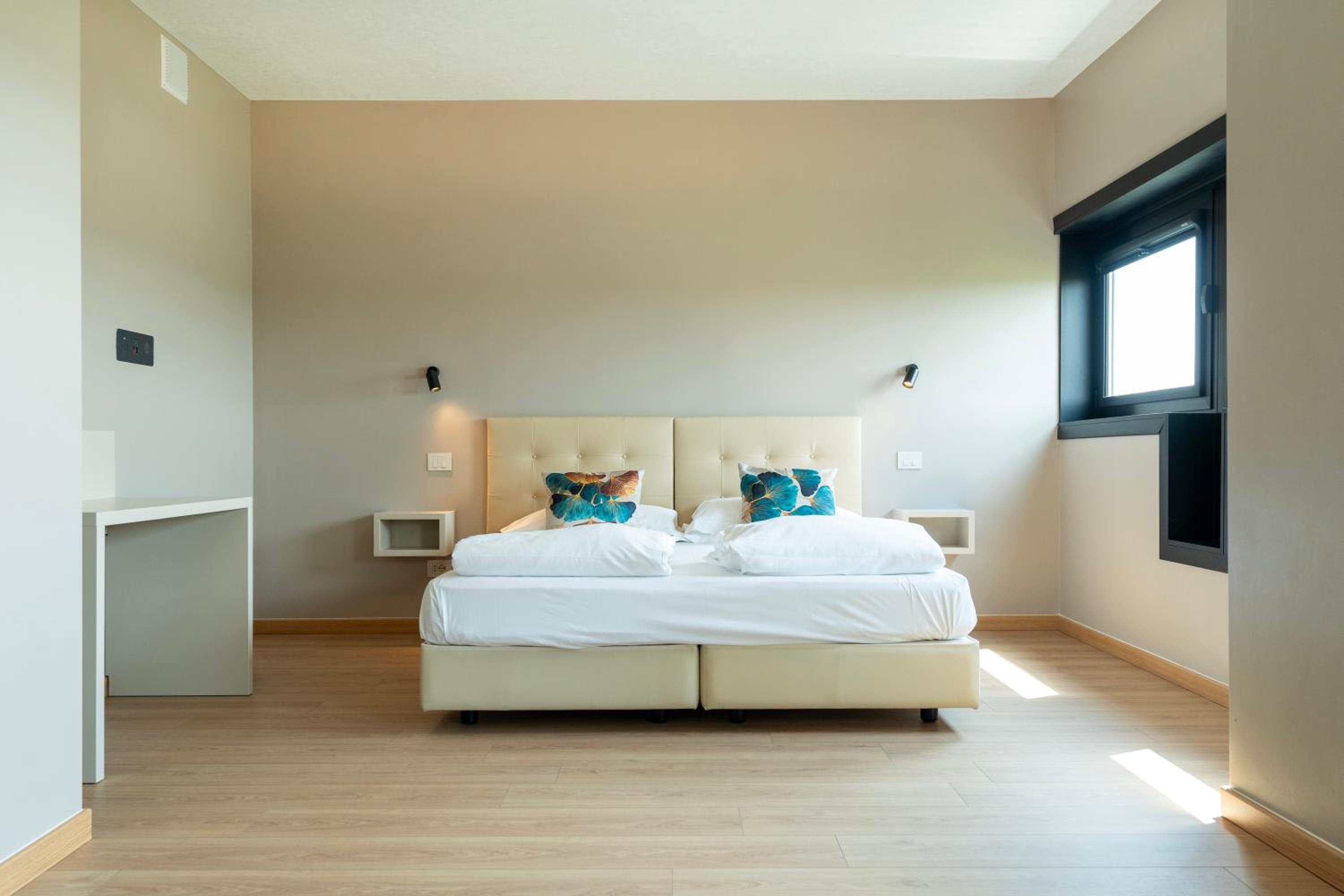 Suite - Photo 12