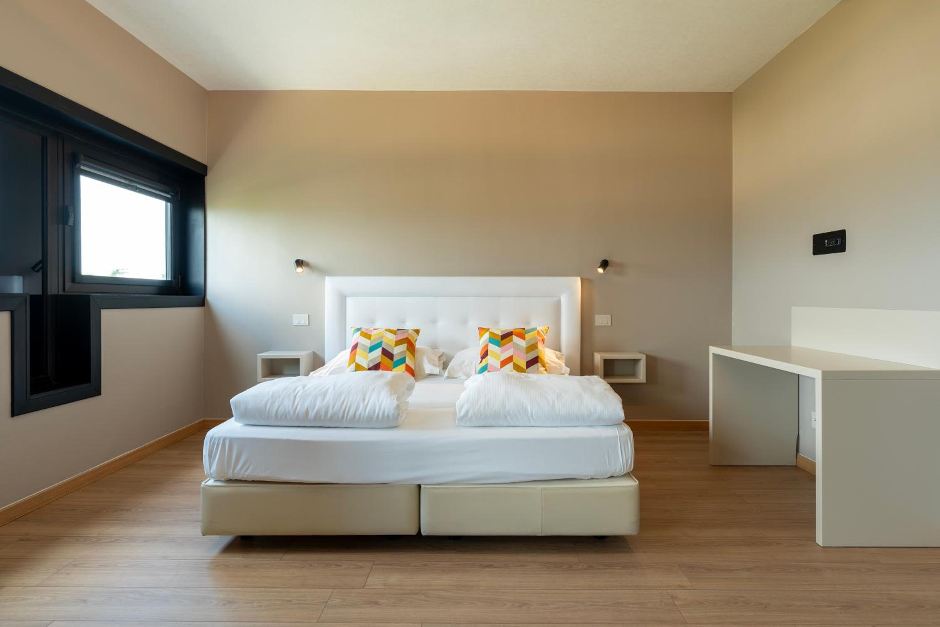 Suite - Photo 21