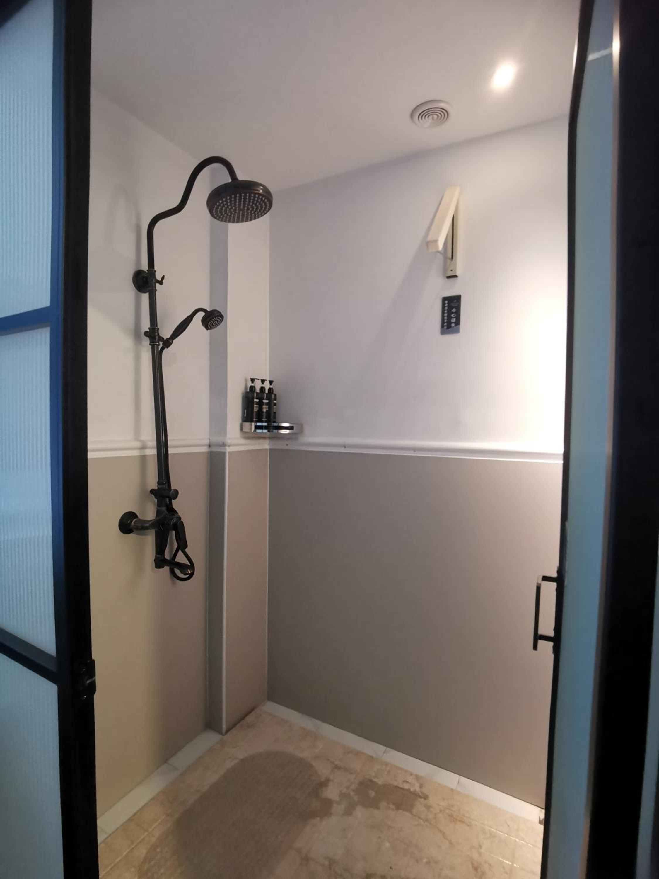 Deluxe Double Room with Shower photo 3