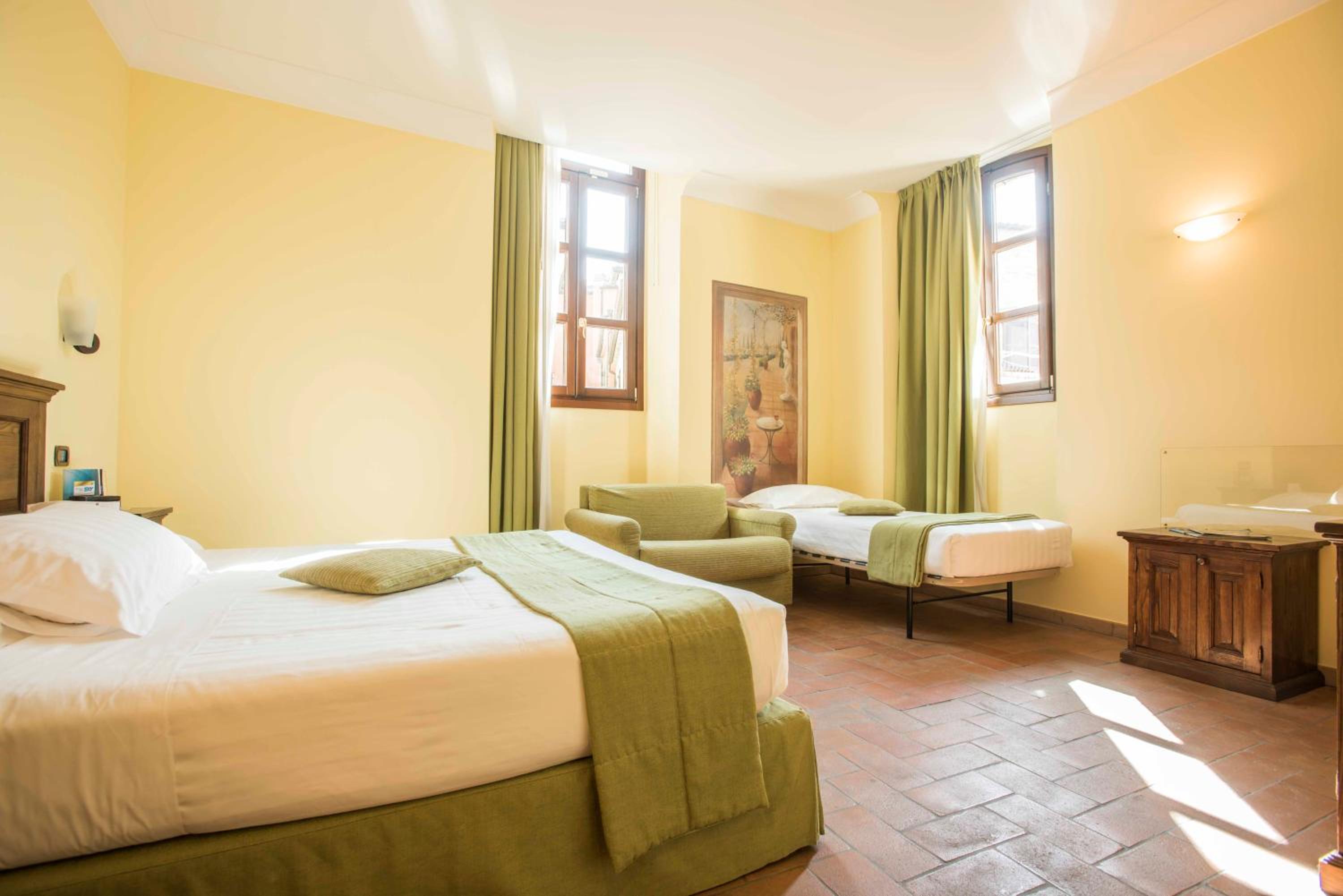 Deluxe Double Room with Spa Access - Photo 11