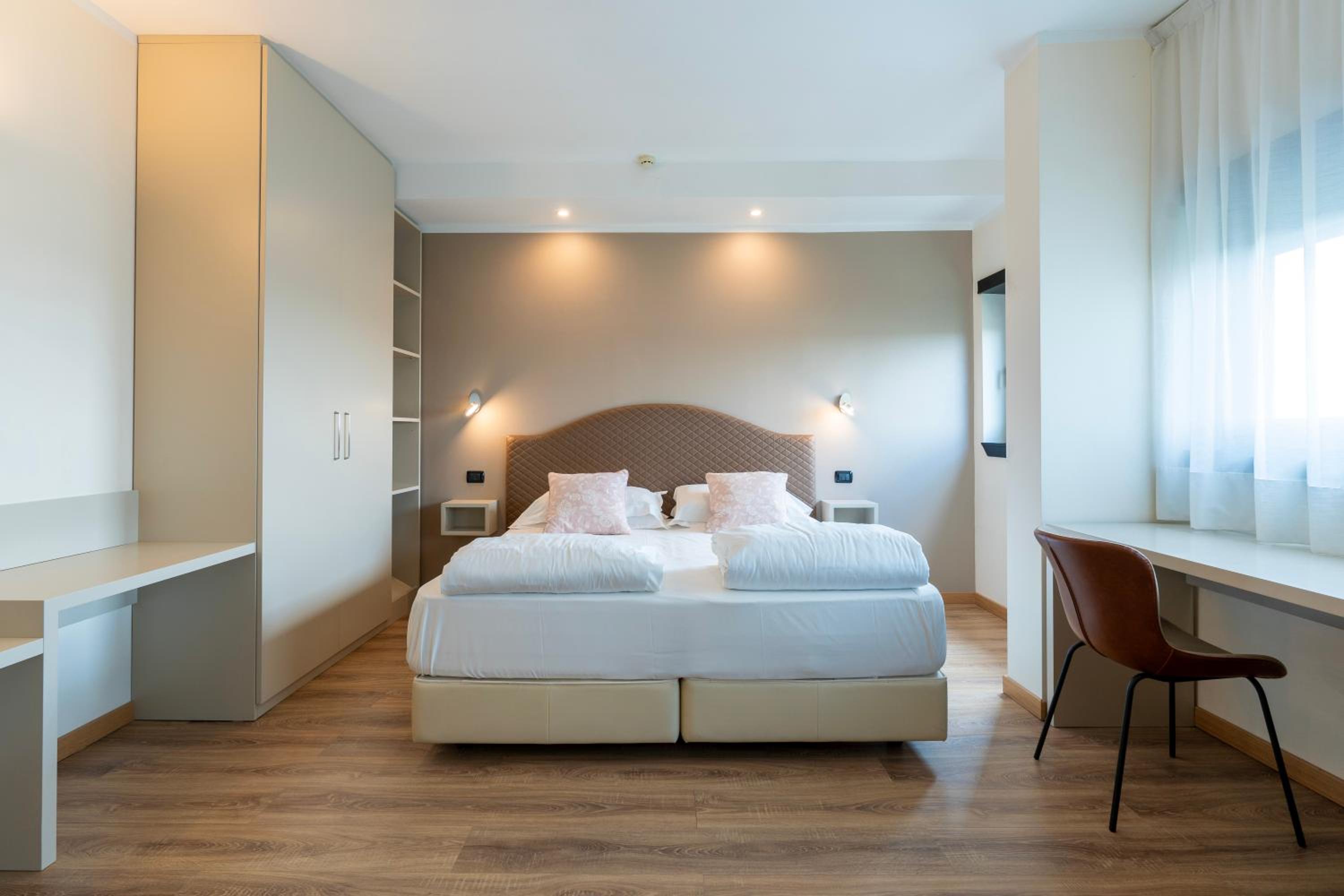 Superior Double or Twin Room - Photo 8