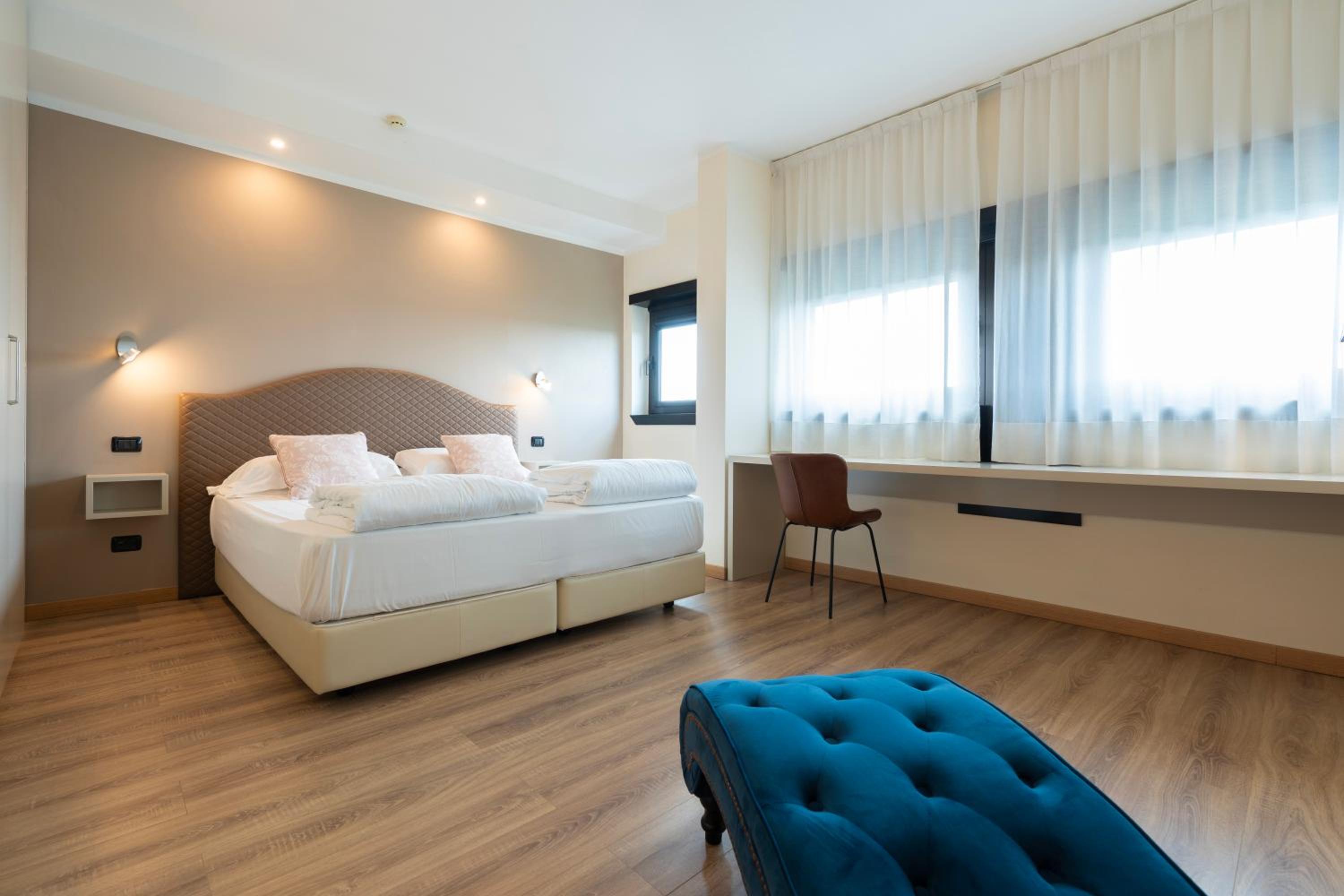 Superior Double or Twin Room - Photo 15