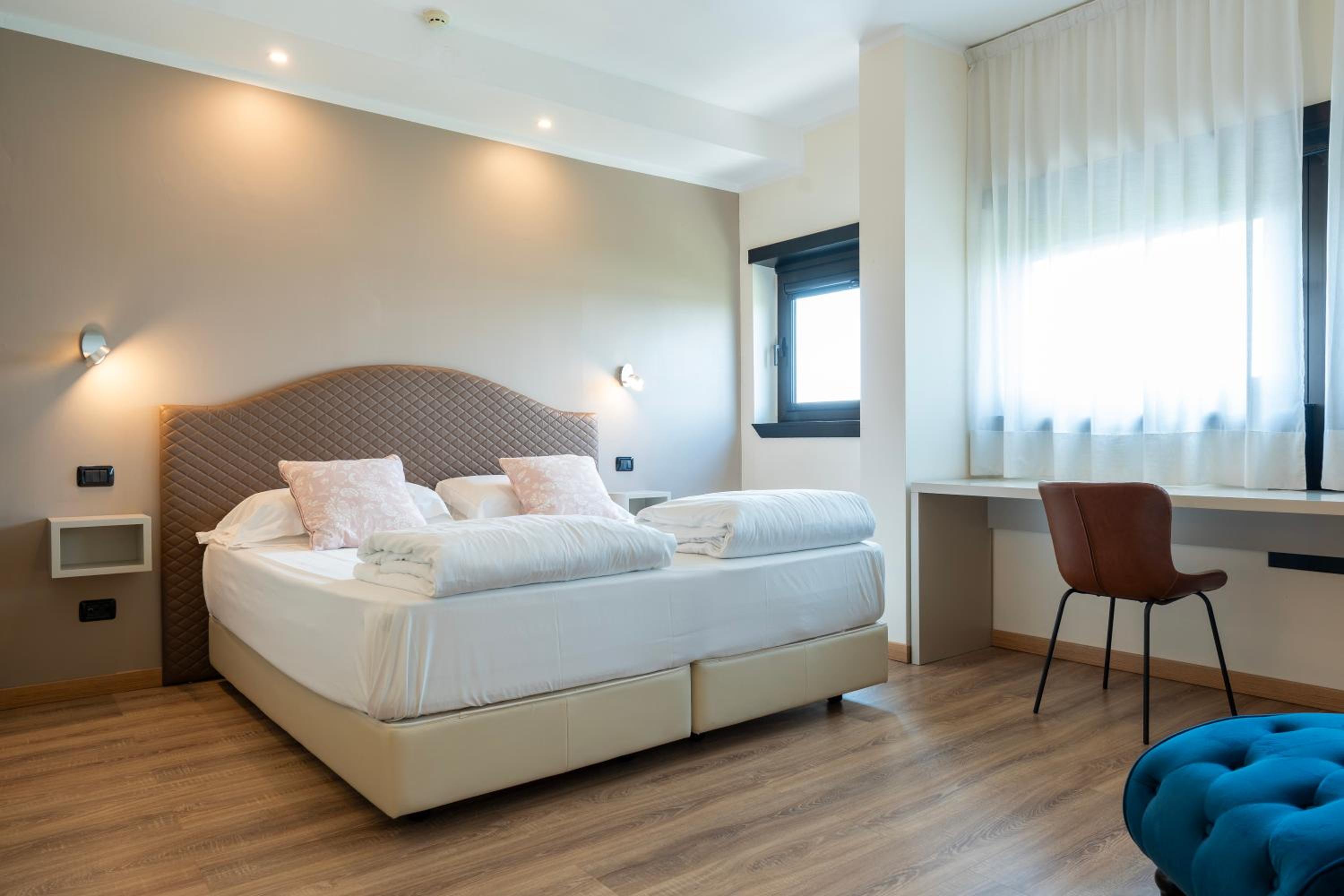 Superior Double or Twin Room - Photo 9