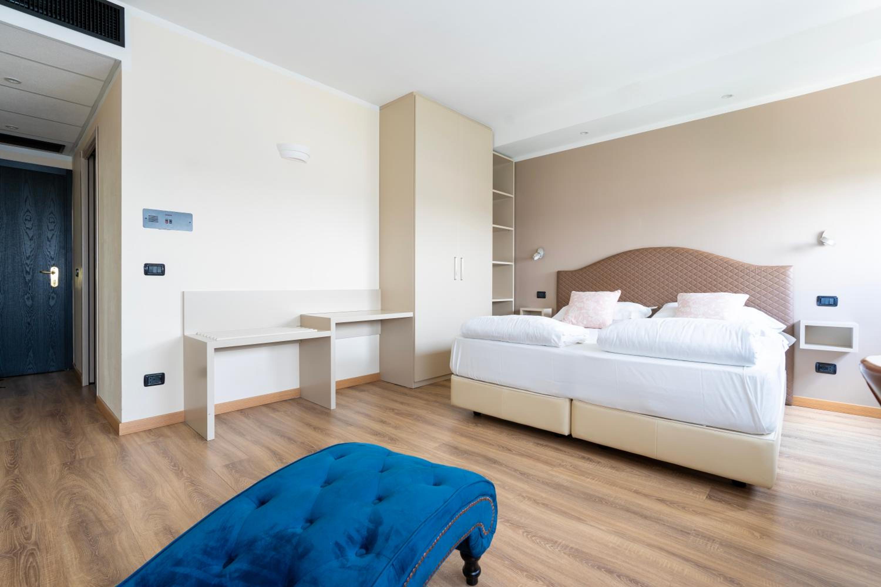 Superior Double or Twin Room - Photo 17