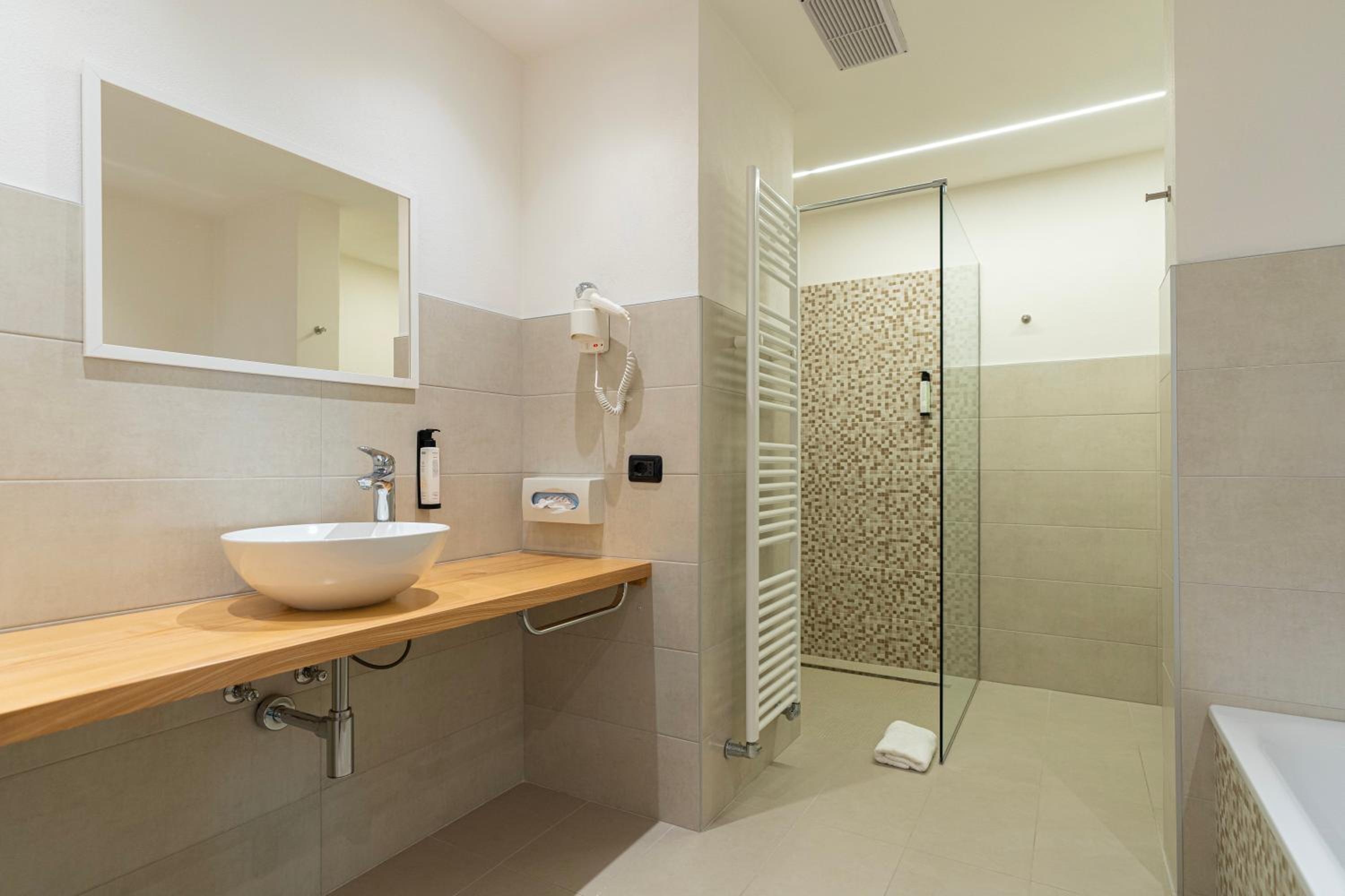 Superior Double or Twin Room - Photo 18