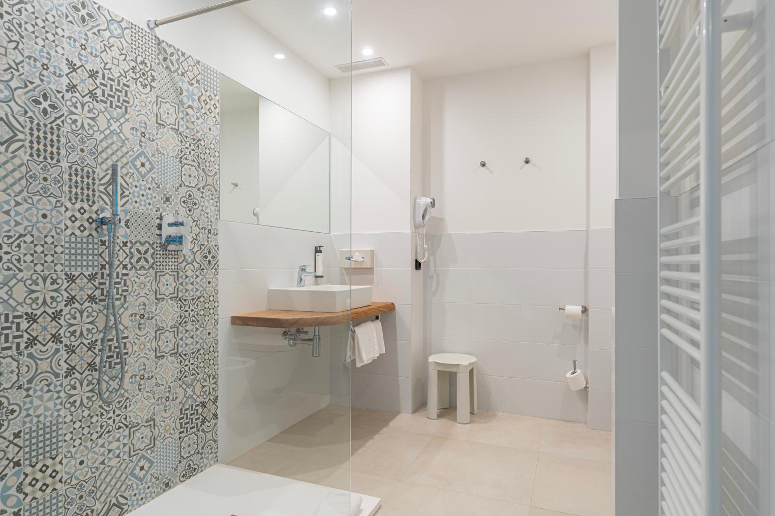 Superior Double or Twin Room - Photo 14