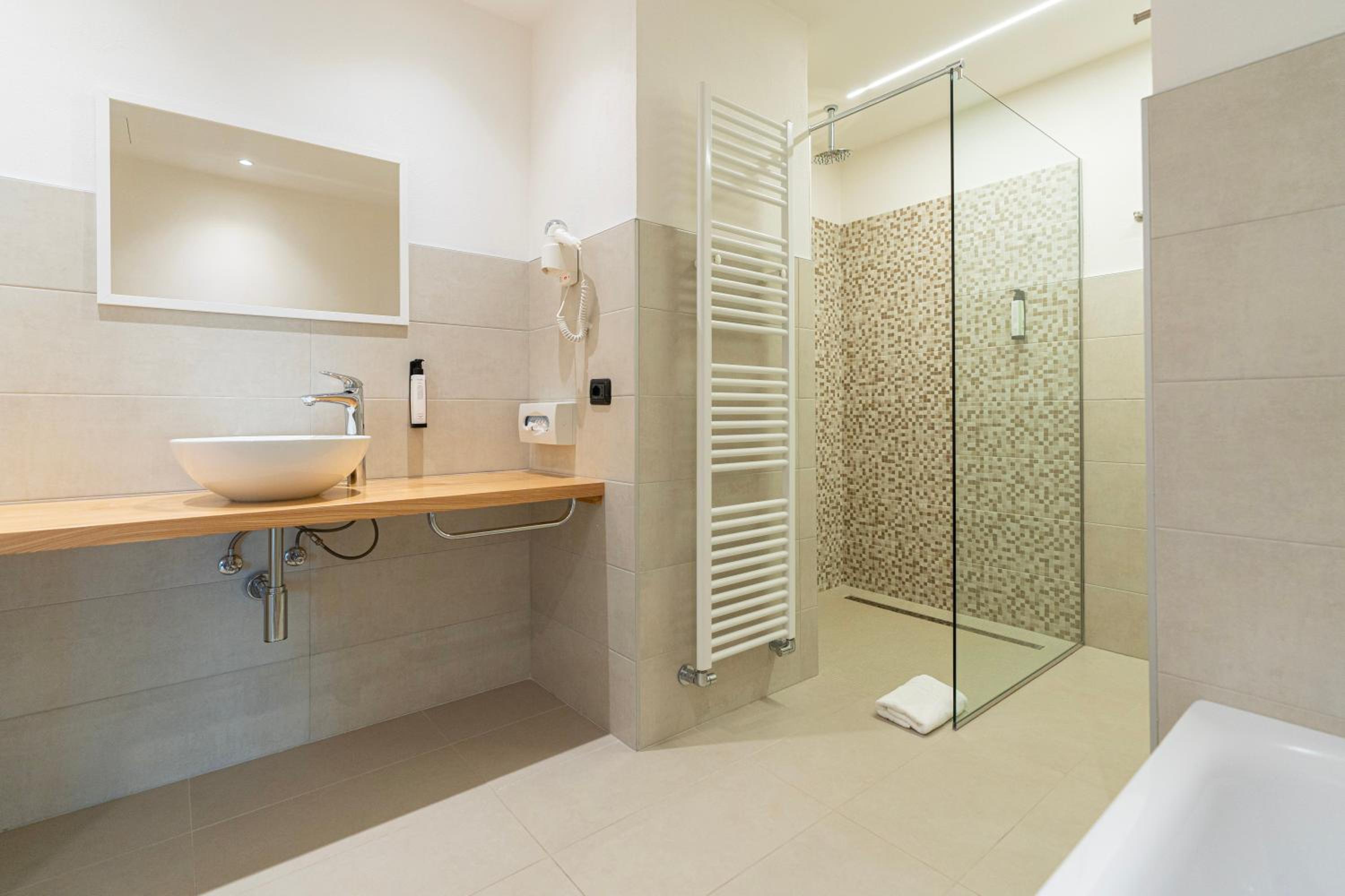 Superior Double or Twin Room - Photo 5
