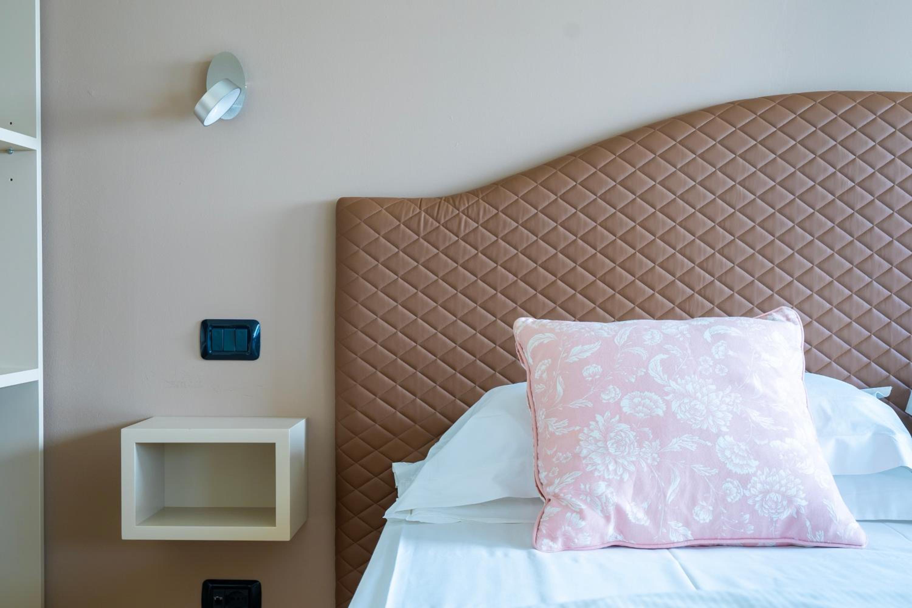 Superior Double or Twin Room - Photo 20
