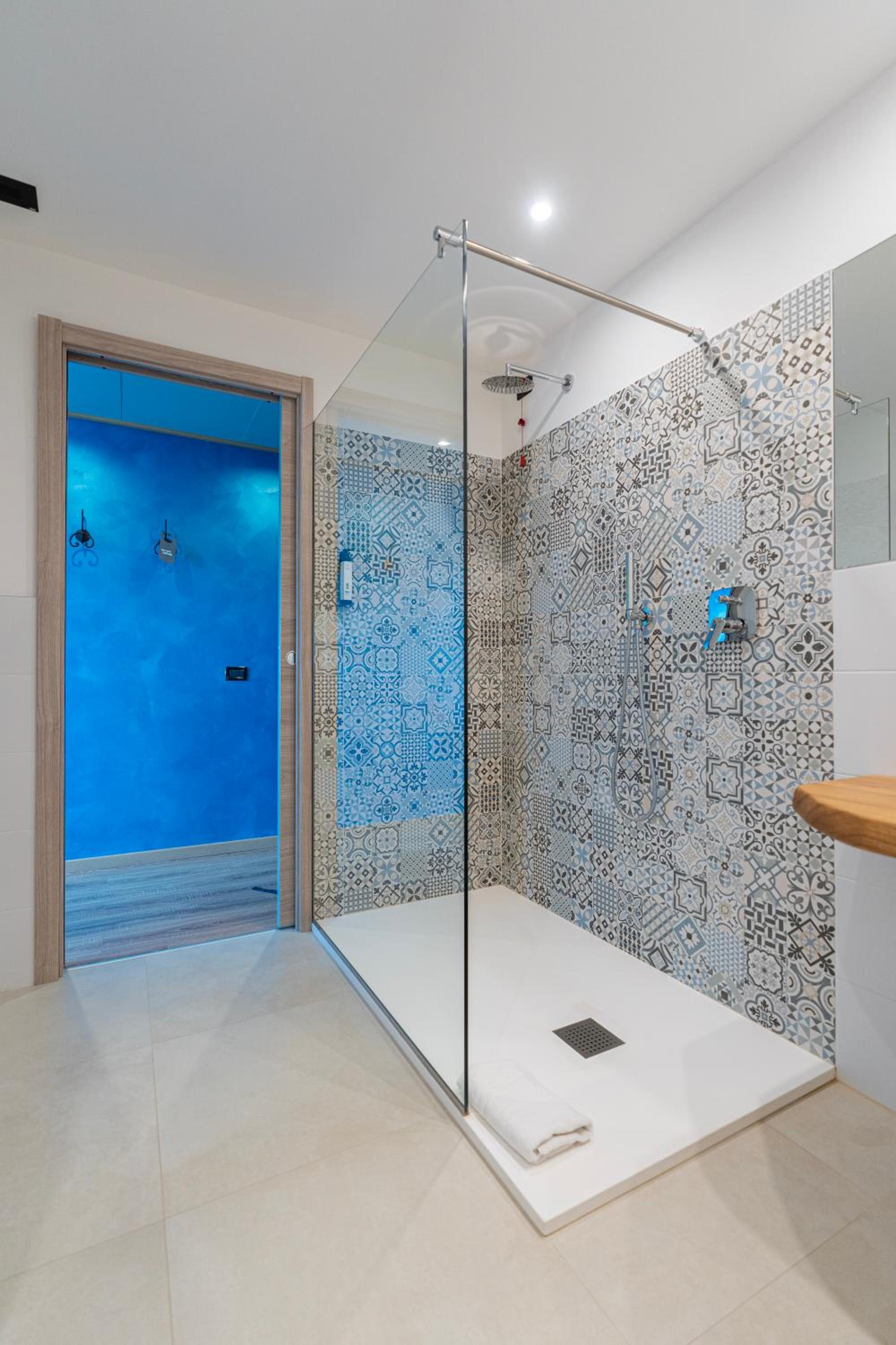 Superior Double or Twin Room - Photo 11